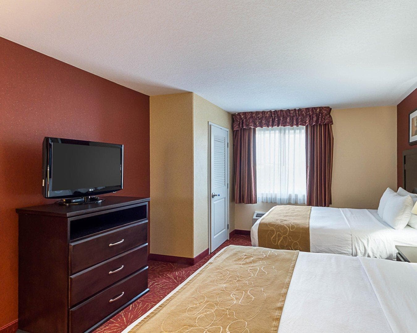 Comfort Suites Airport — 9
