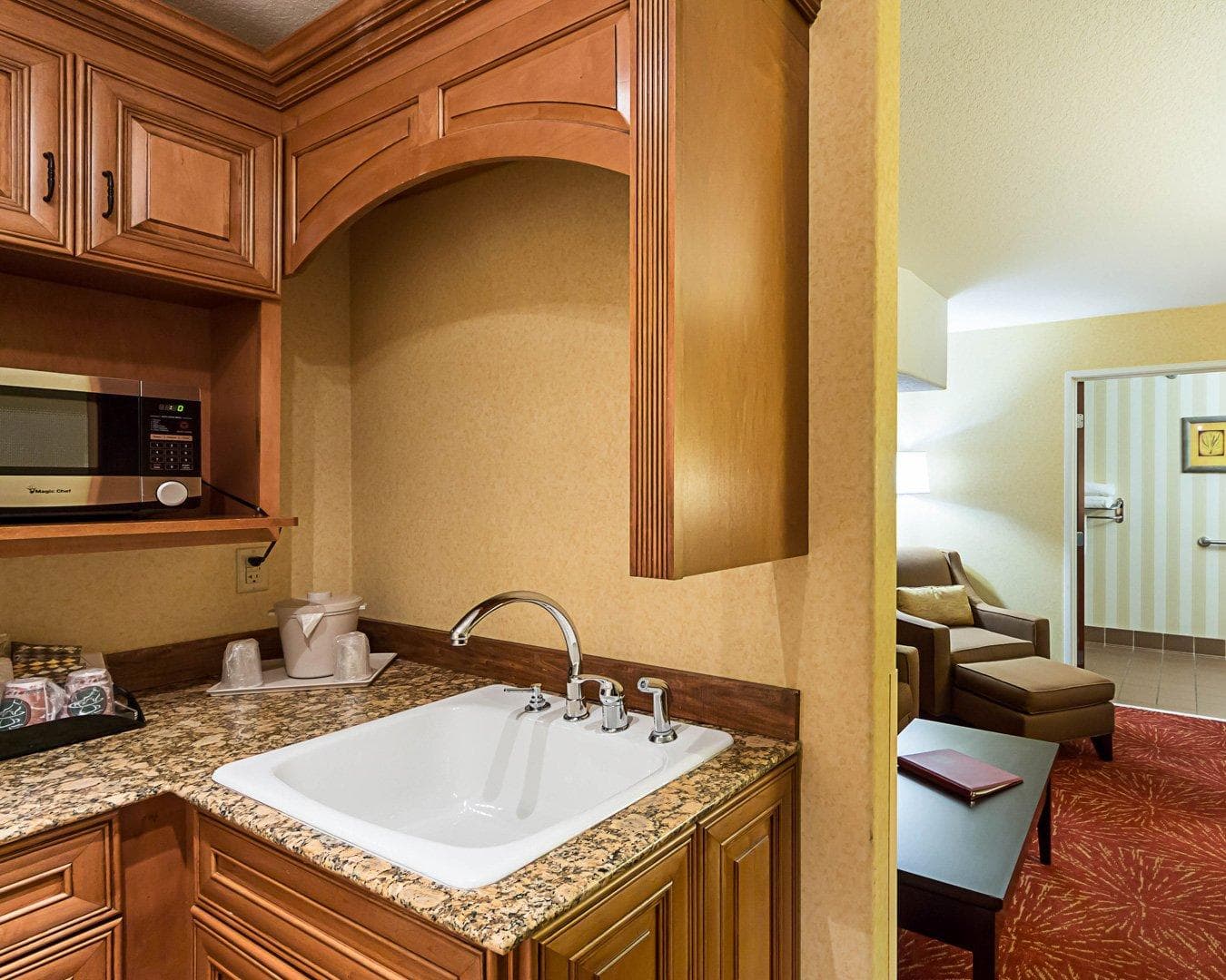 Comfort Suites Airport — 20
