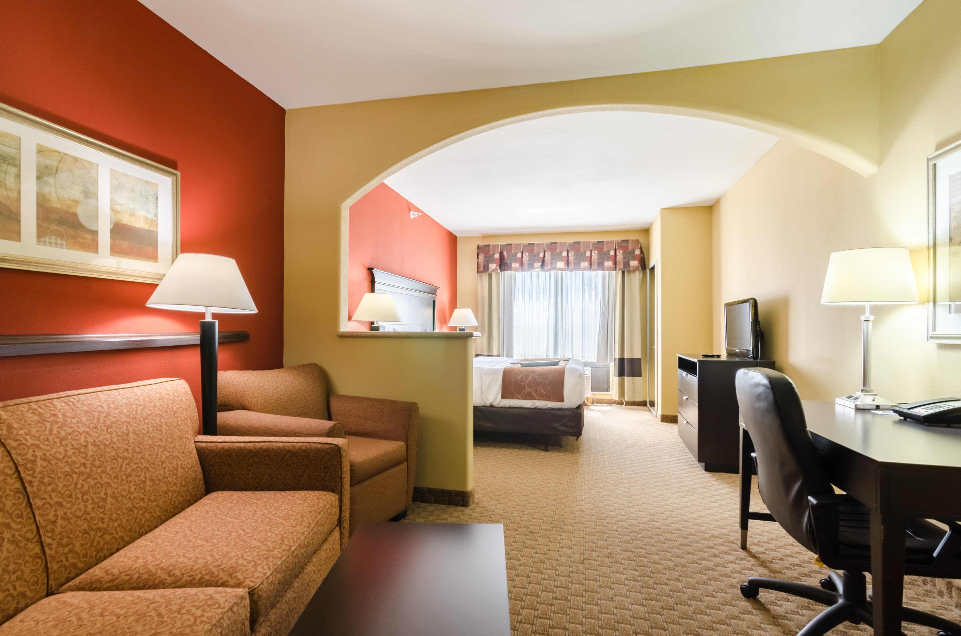 Comfort Suites Salina South - Image 2