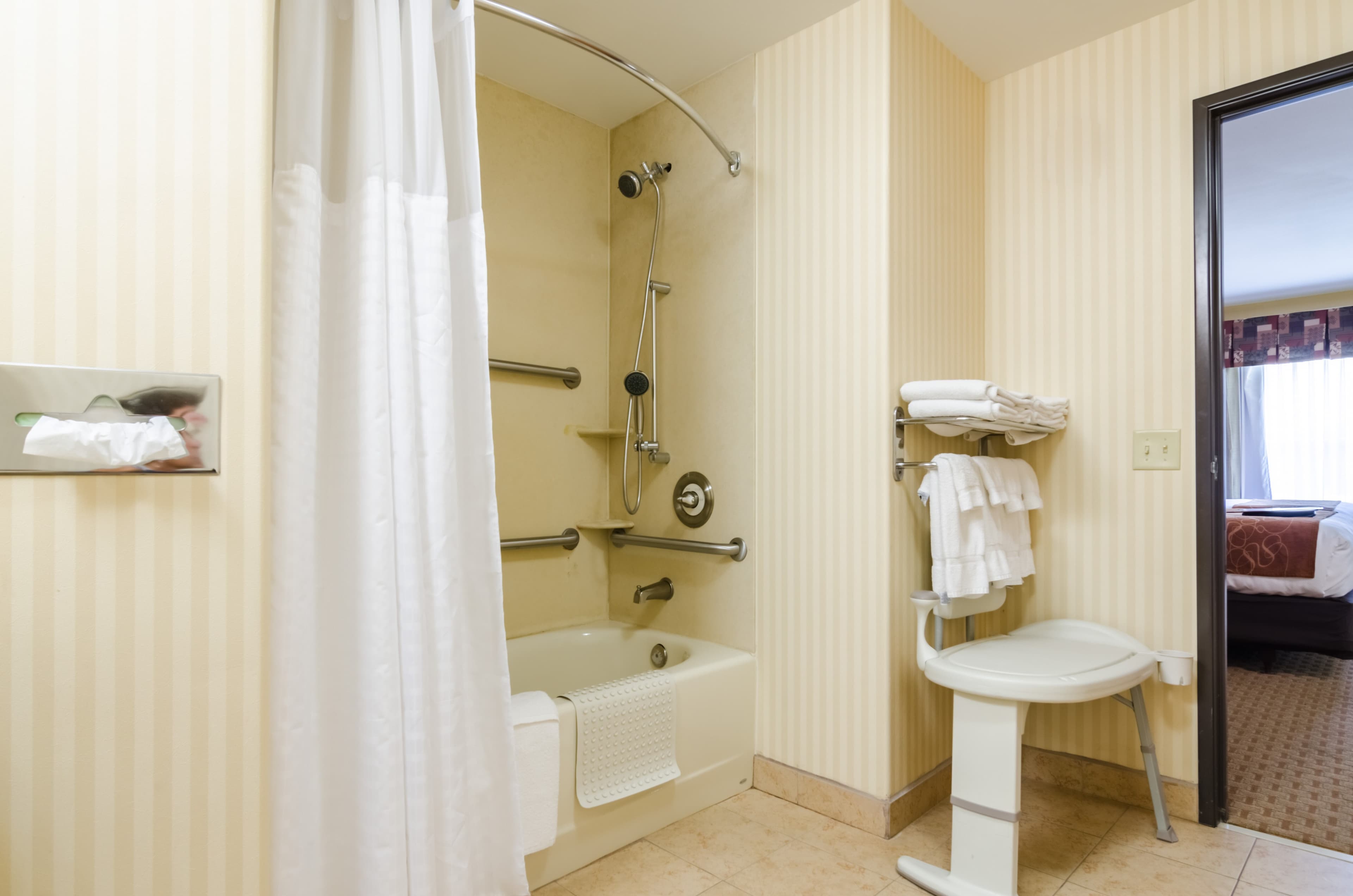 Comfort Suites Salina South — 7