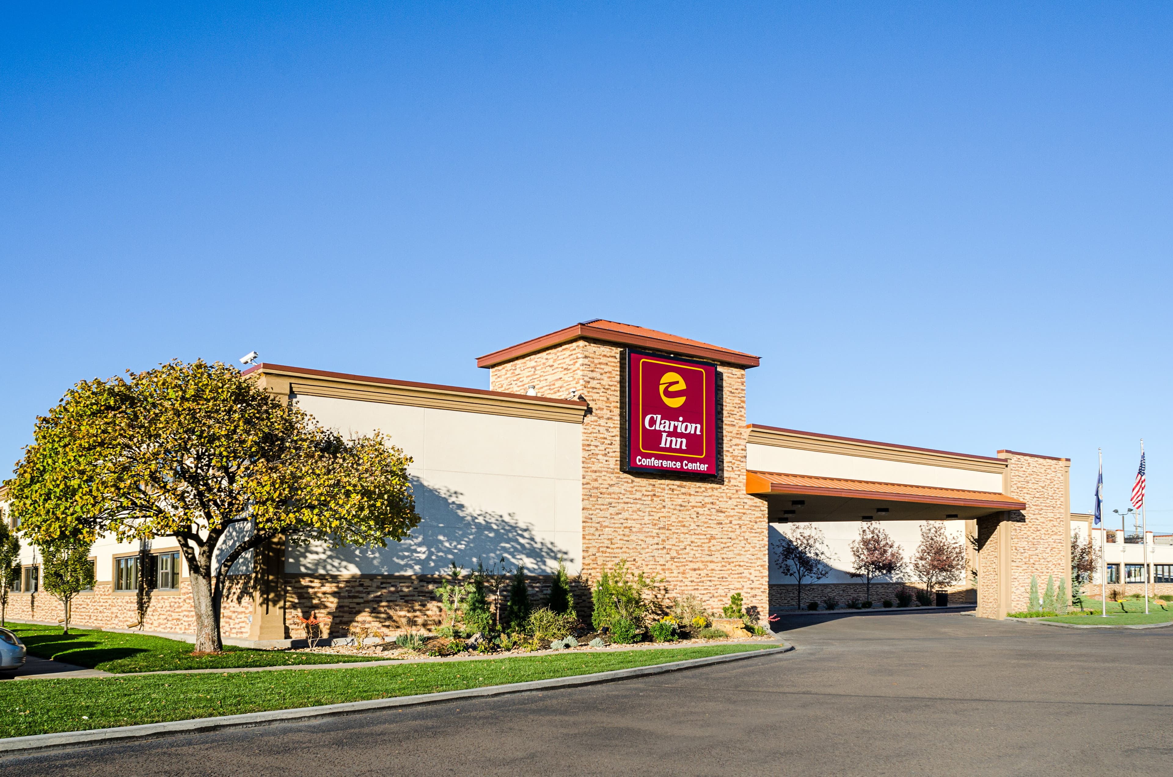 Clarion Inn Garden City - Image 1