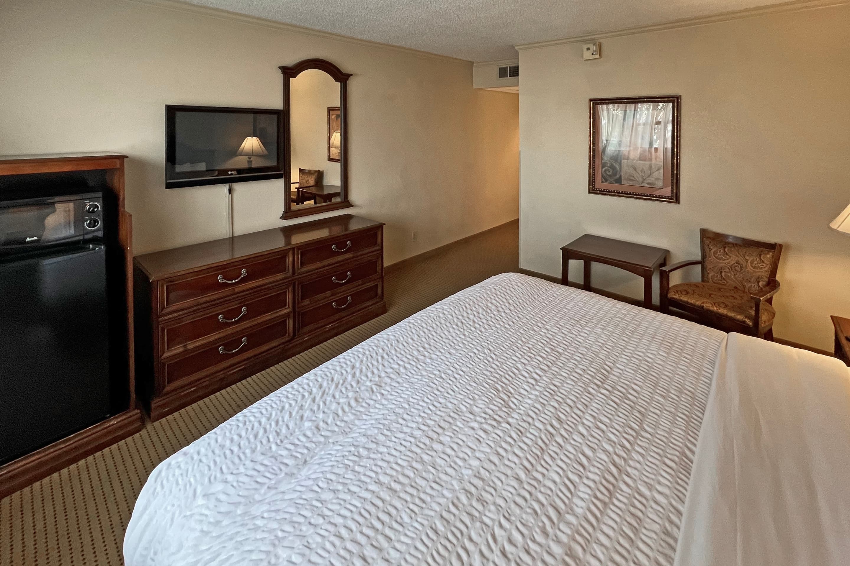 Clarion Inn Garden City - Image 5
