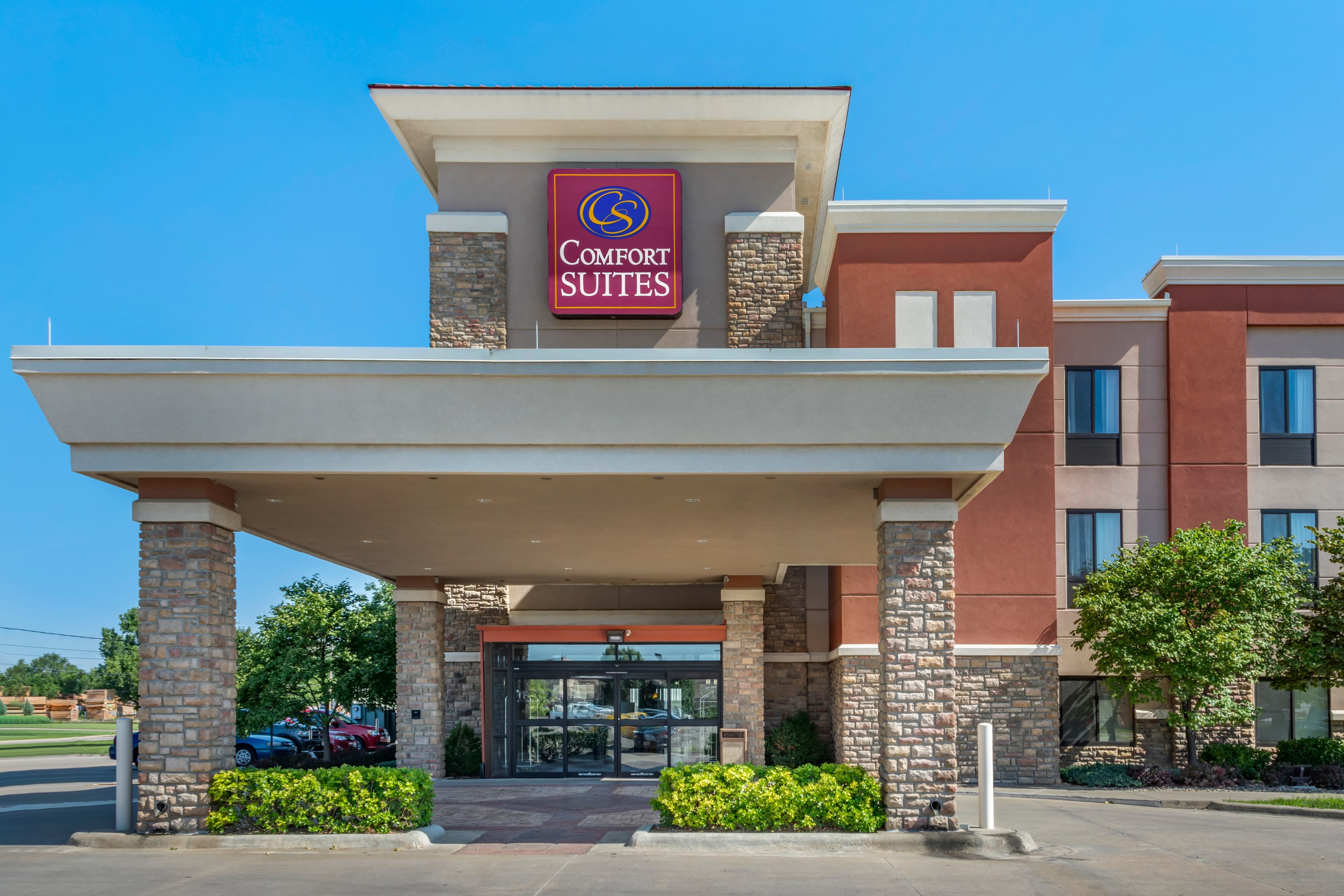 Comfort Suites Manhattan - Image 1