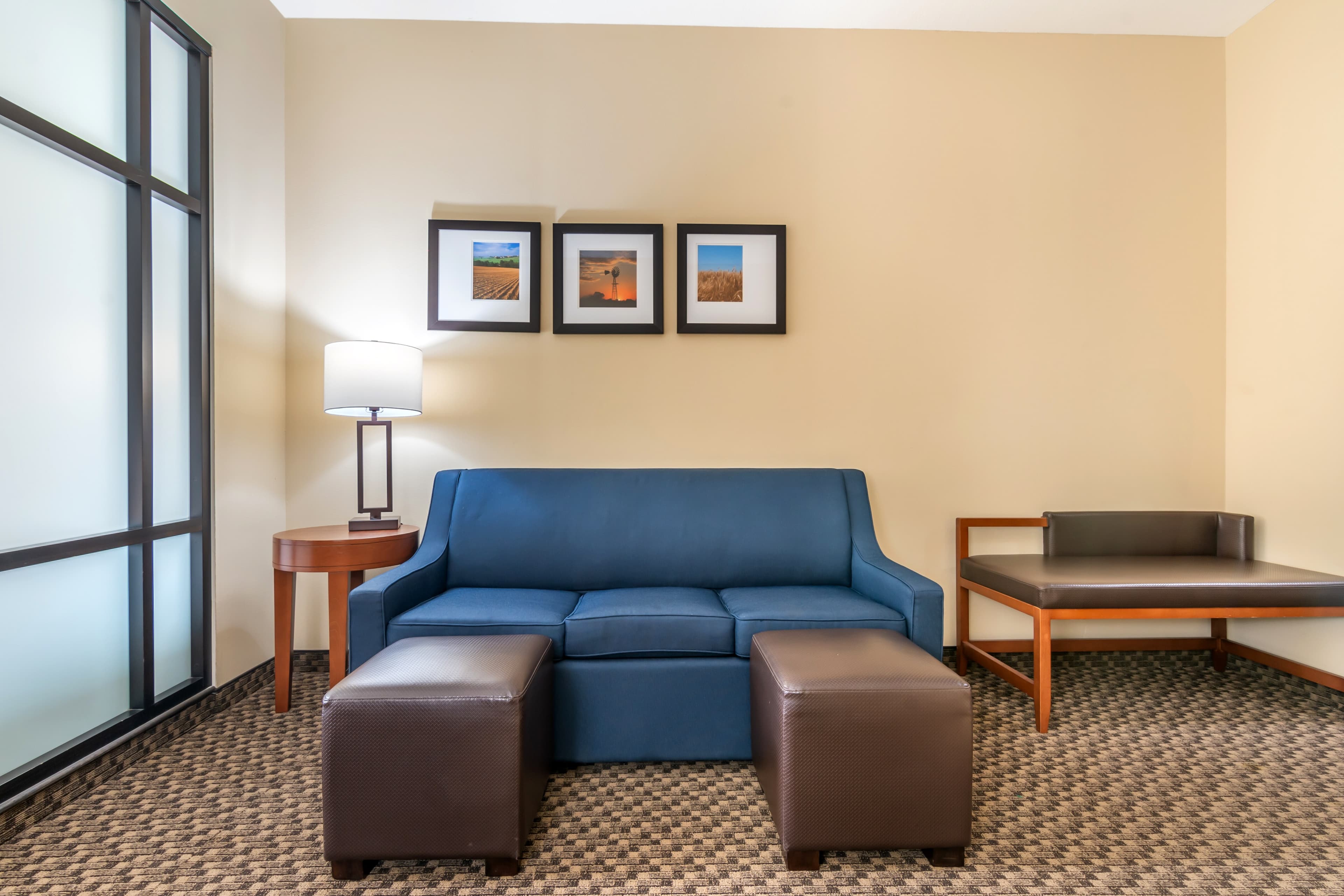 Comfort Suites Manhattan - Image 3