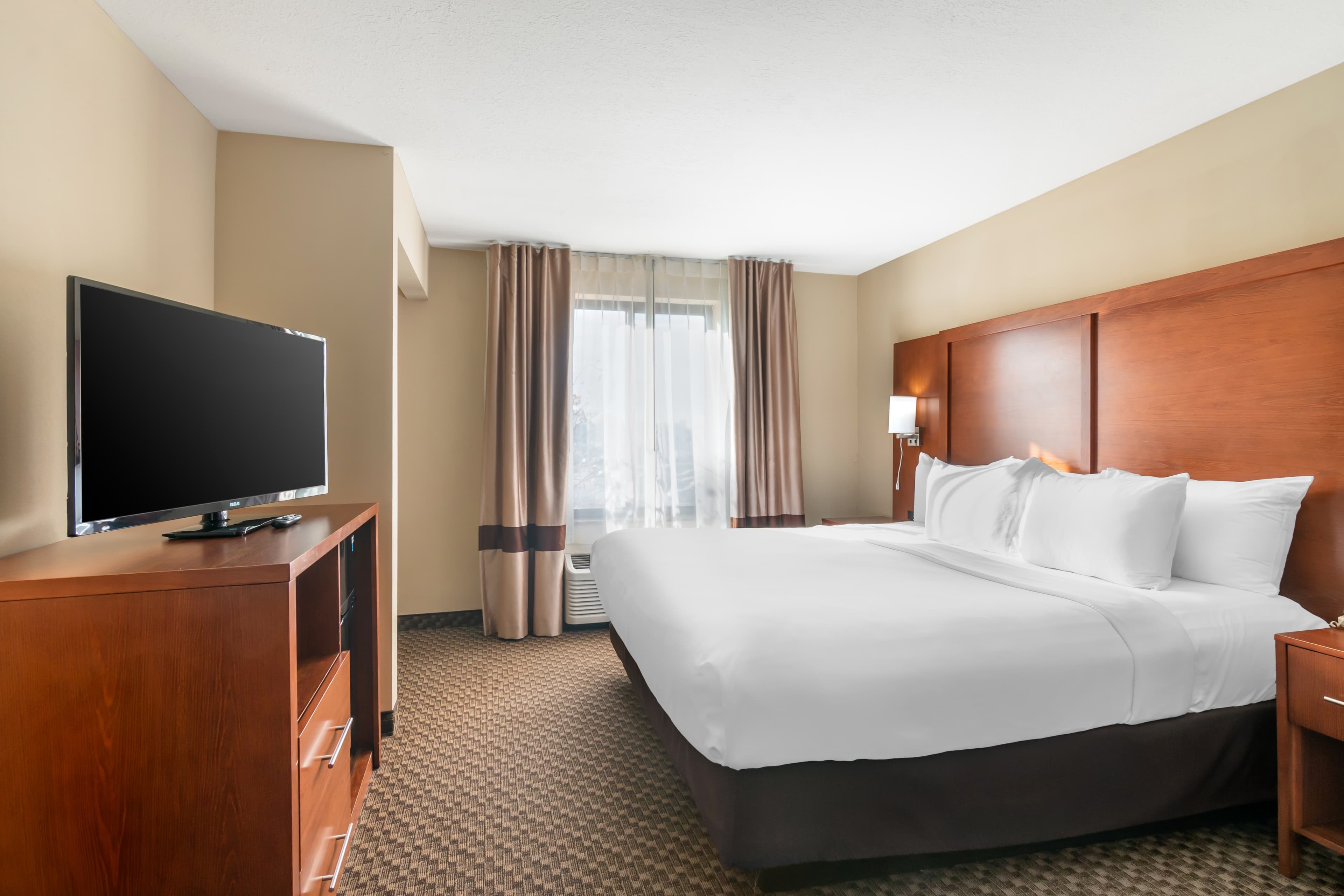 Comfort Suites Manhattan — 12