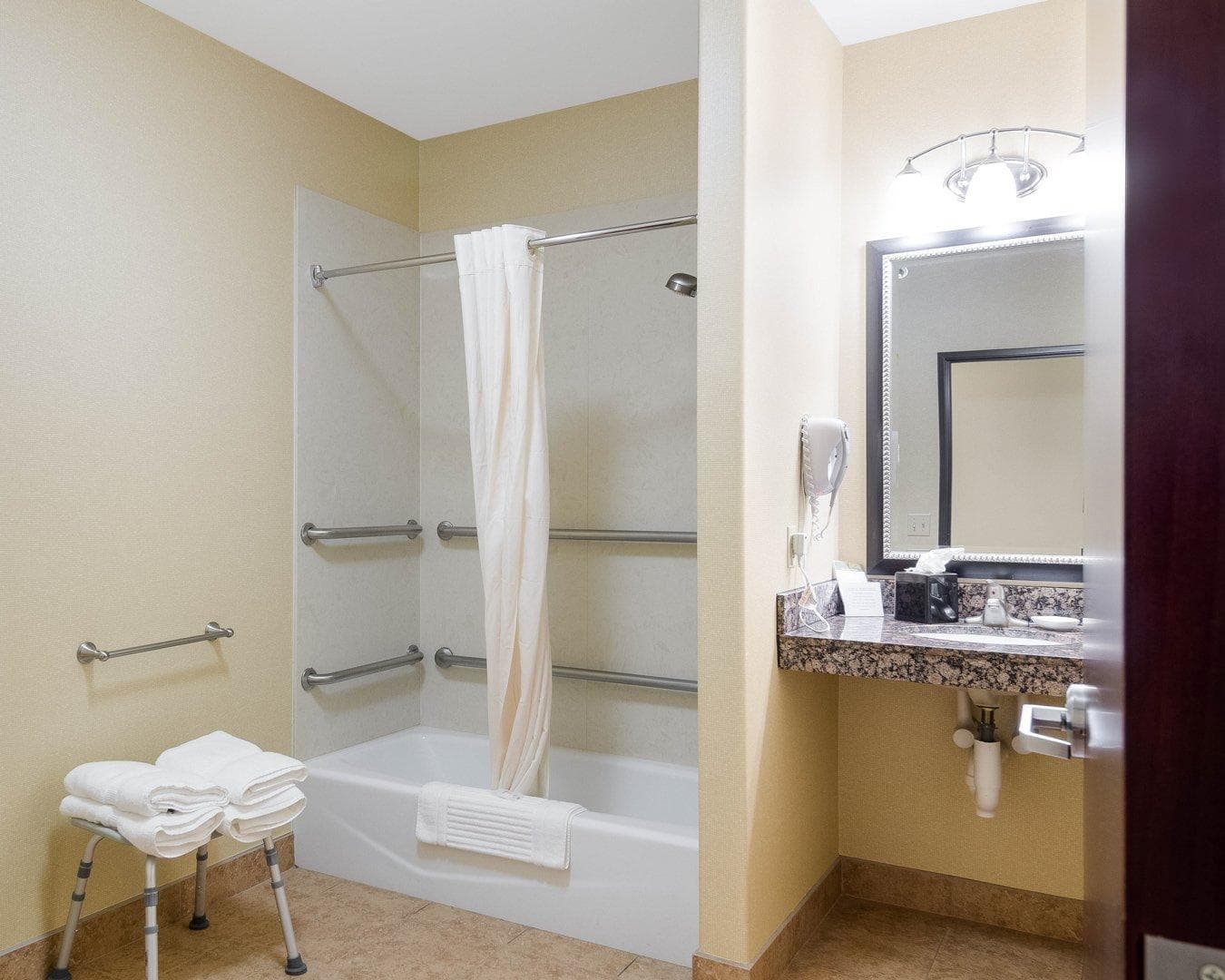 Comfort Suites Topeka Northwest — 7