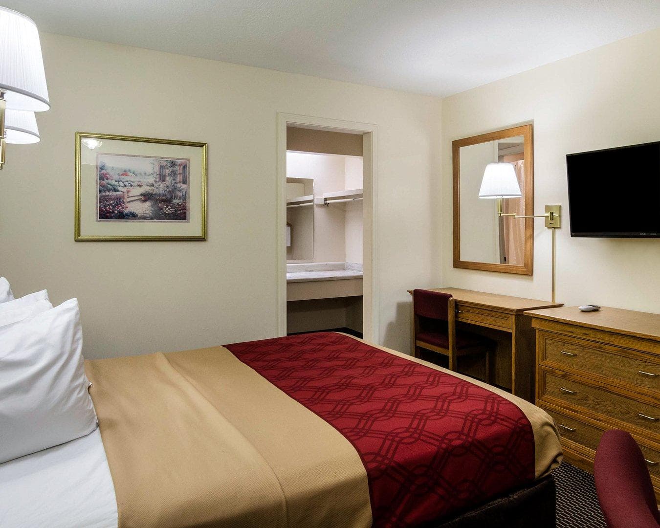 Econo Lodge Lawrence near University - Image 4