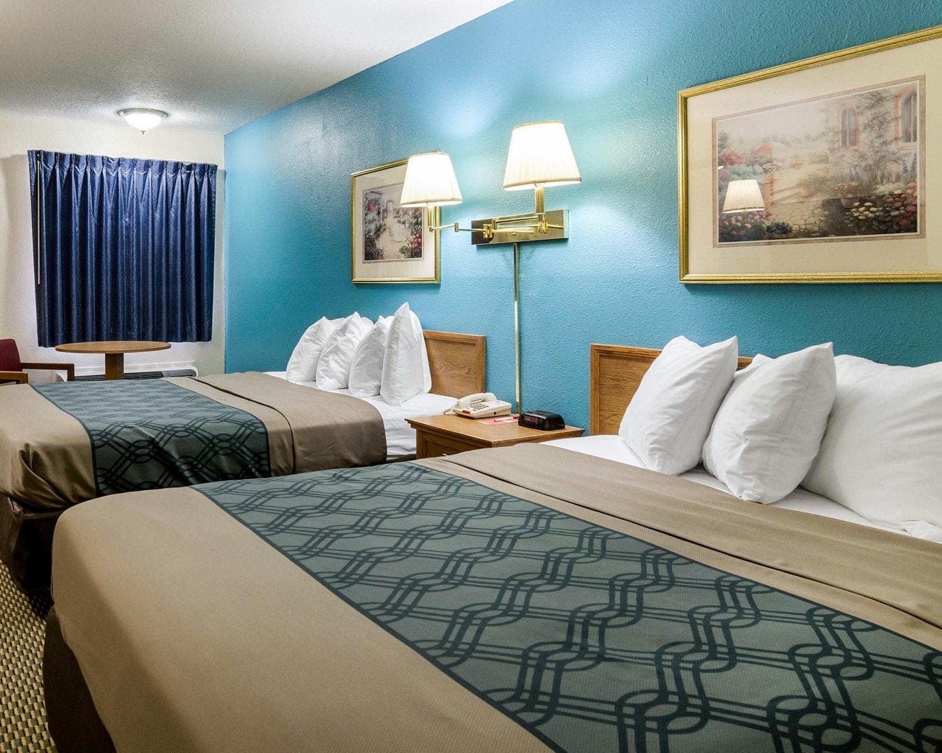 Econo Lodge Lawrence near University — 7