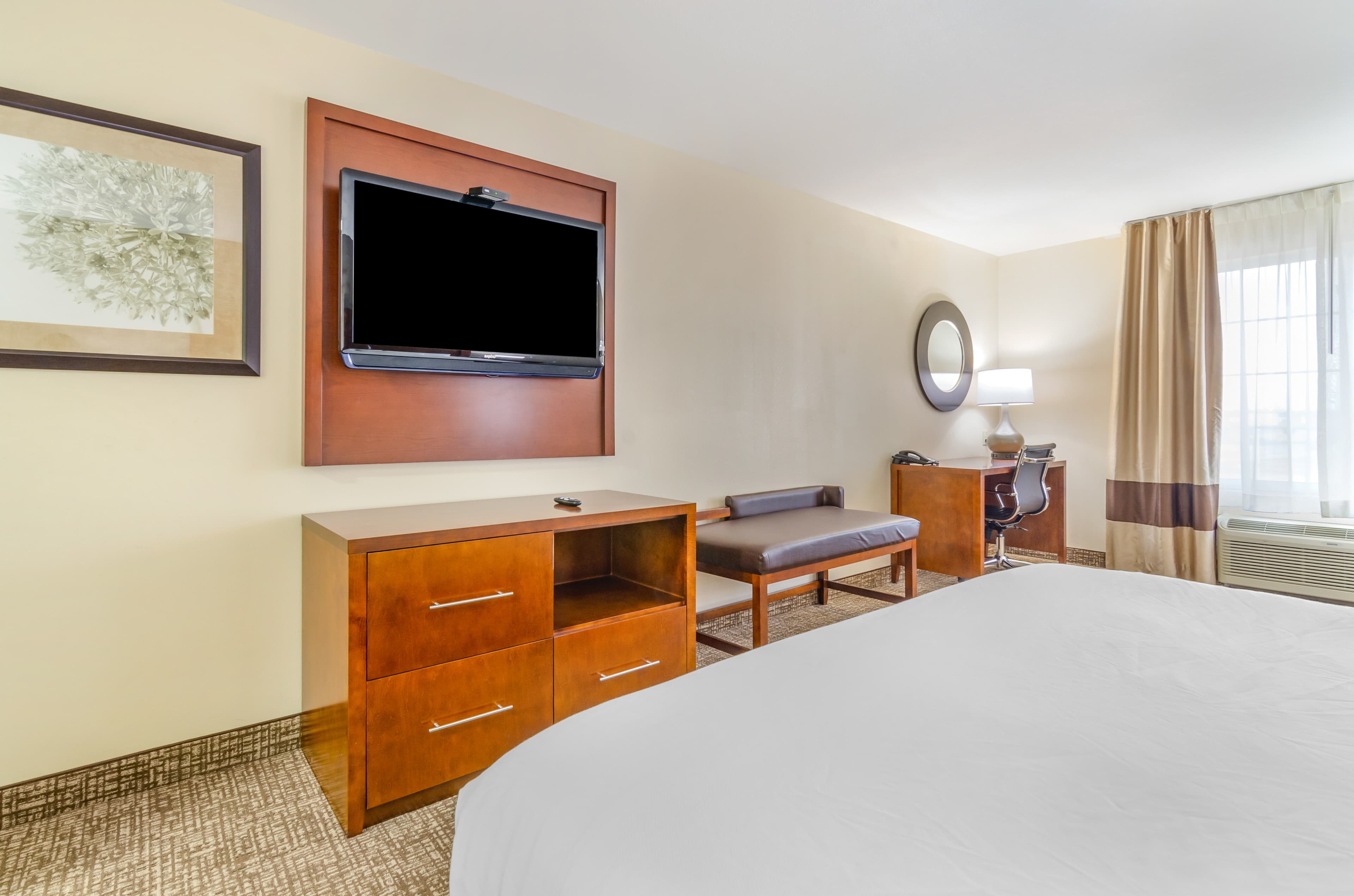 Comfort Inn & Suites near Bethel College - Image 3