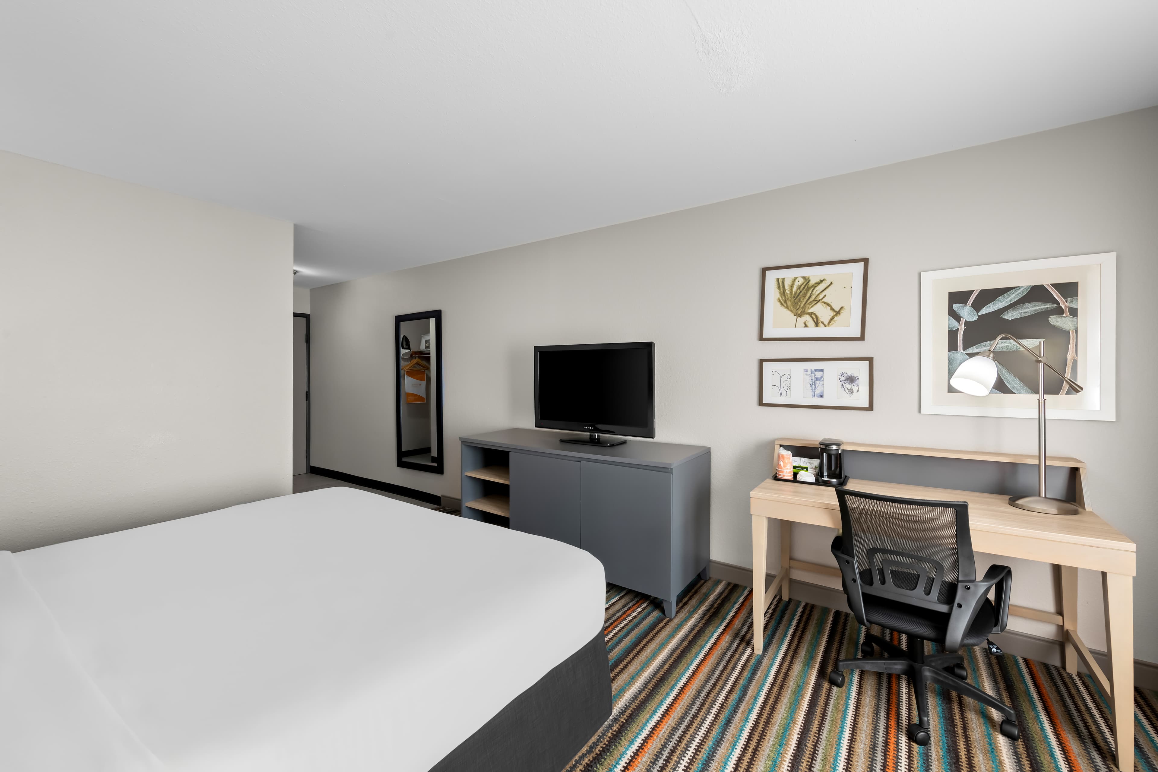 Country Inn & Suites by Radisson, Topeka West, KS - Image 2