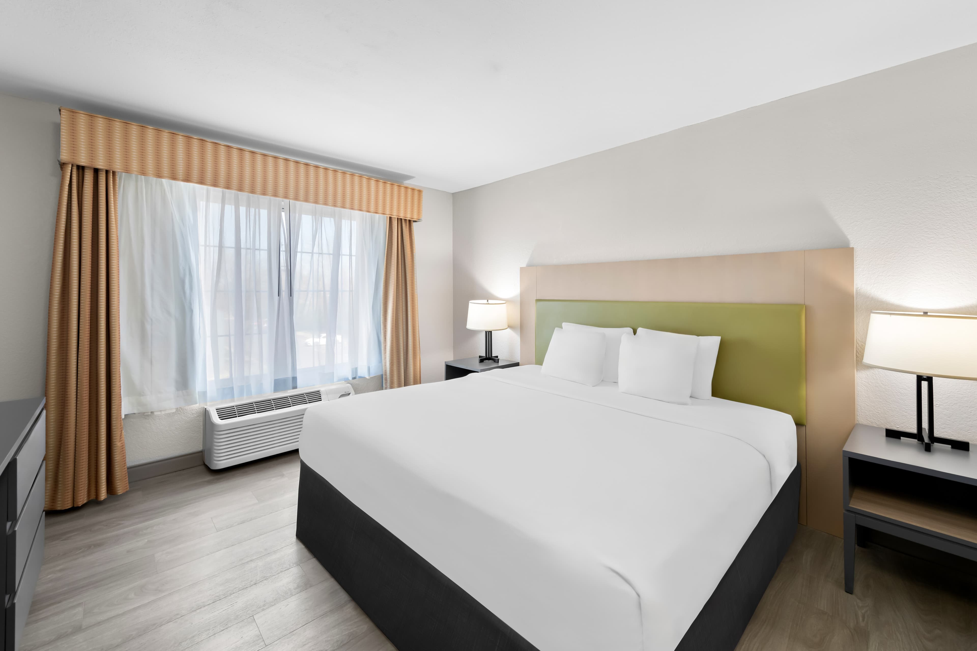 Country Inn & Suites by Radisson, Topeka West, KS — 8