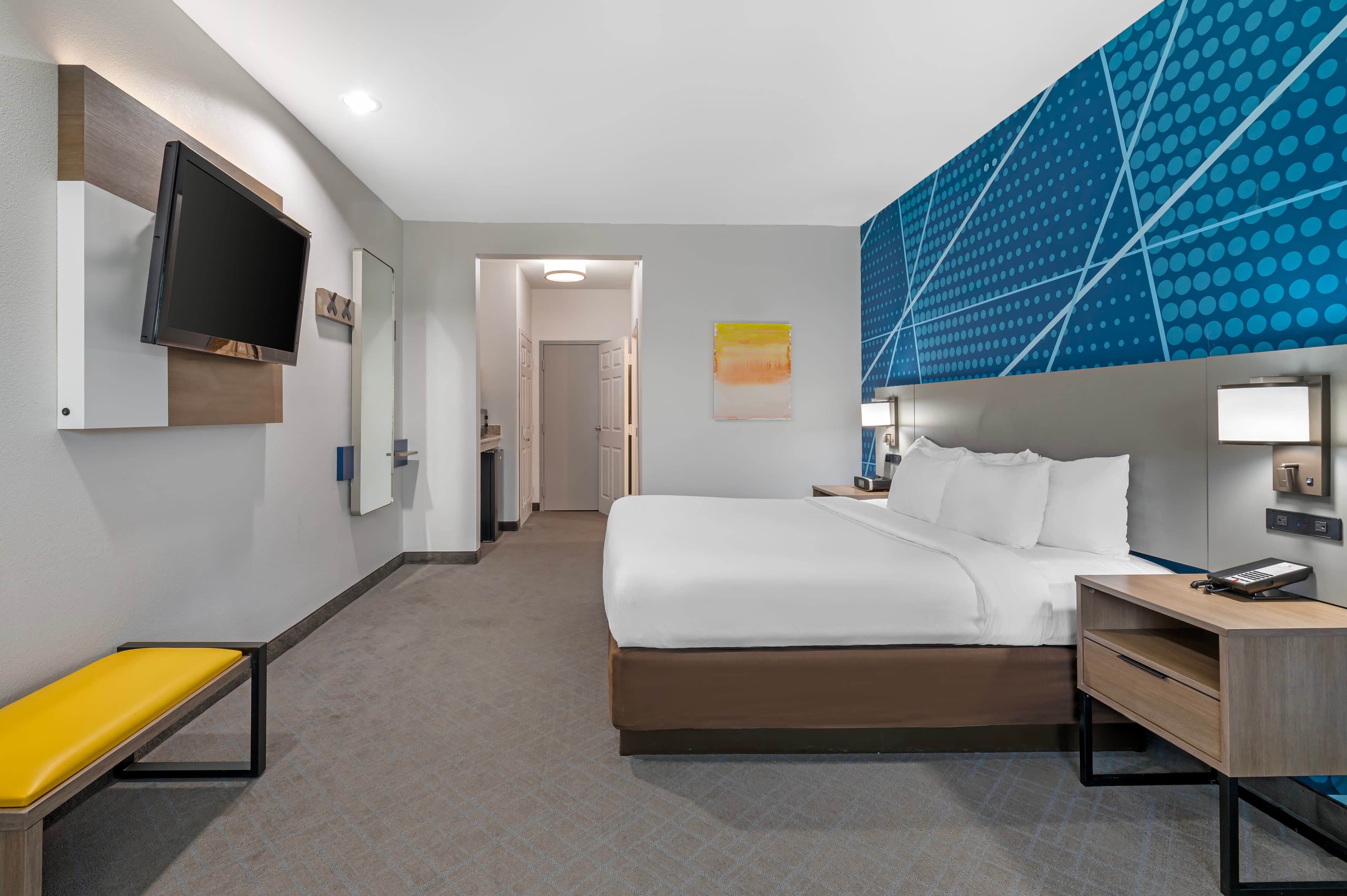Comfort Inn & Suites Lawrence - University Area - Image 2