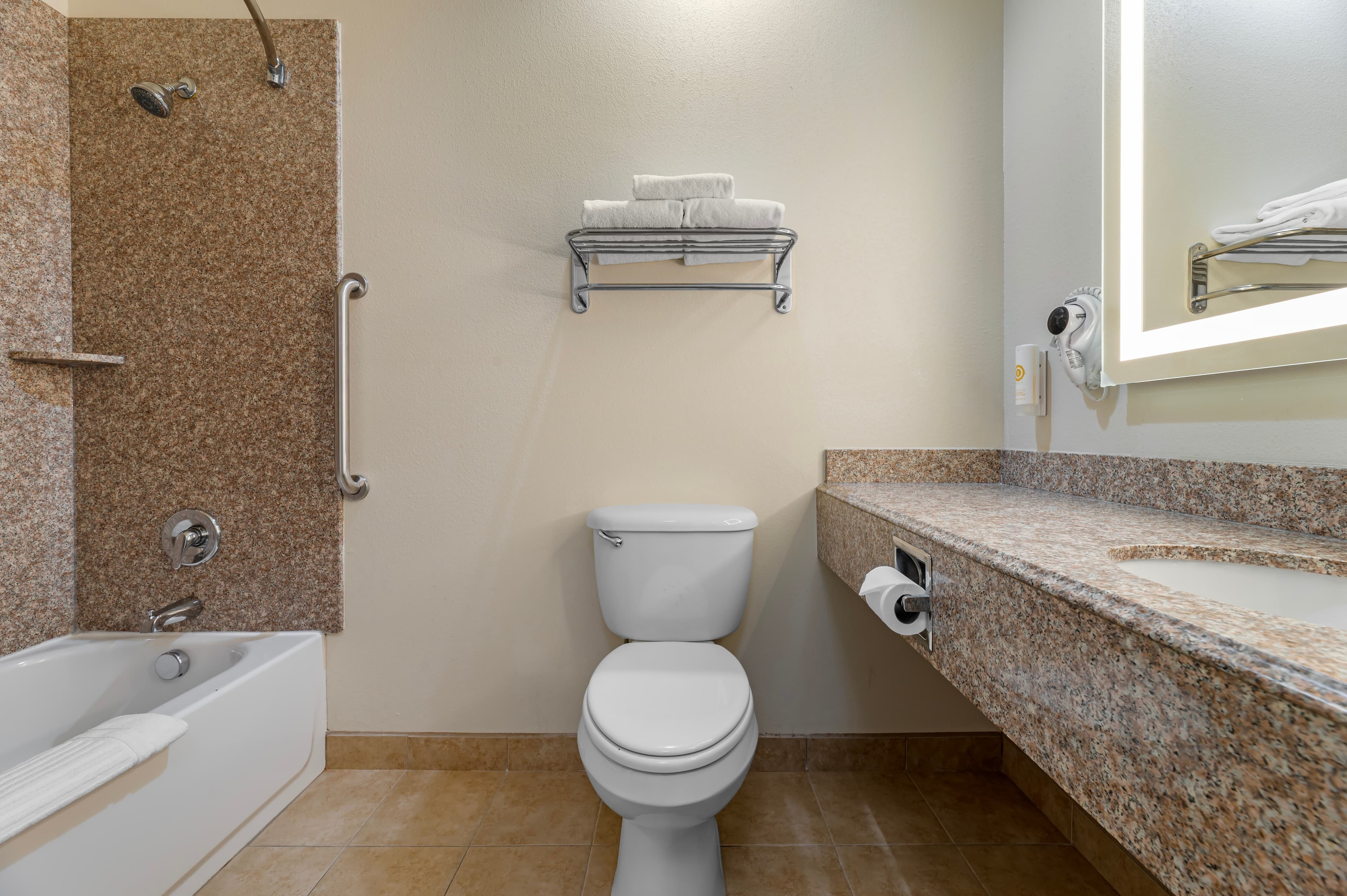 Comfort Inn & Suites Lawrence - University Area - Image 5