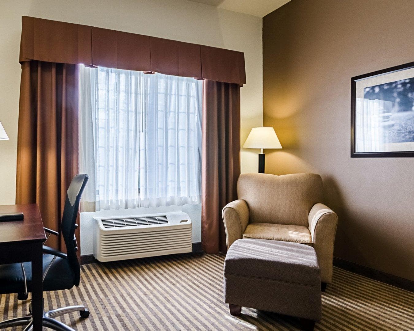 Comfort Inn & Suites Lawrence - University Area - Image 4