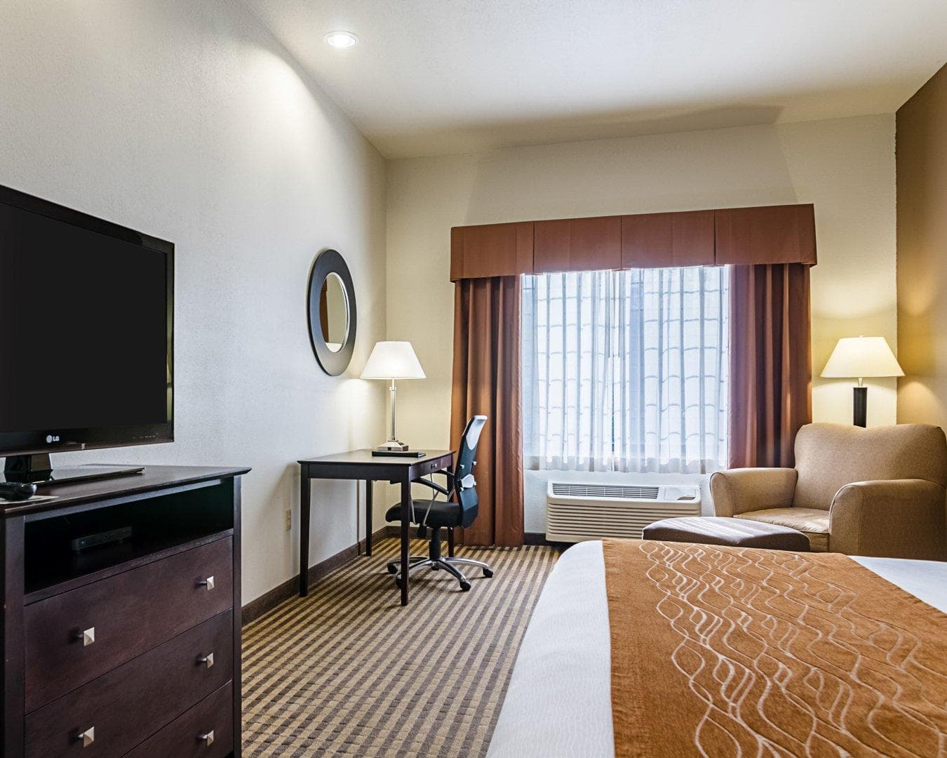 Comfort Inn & Suites Lawrence - University Area - Image 5