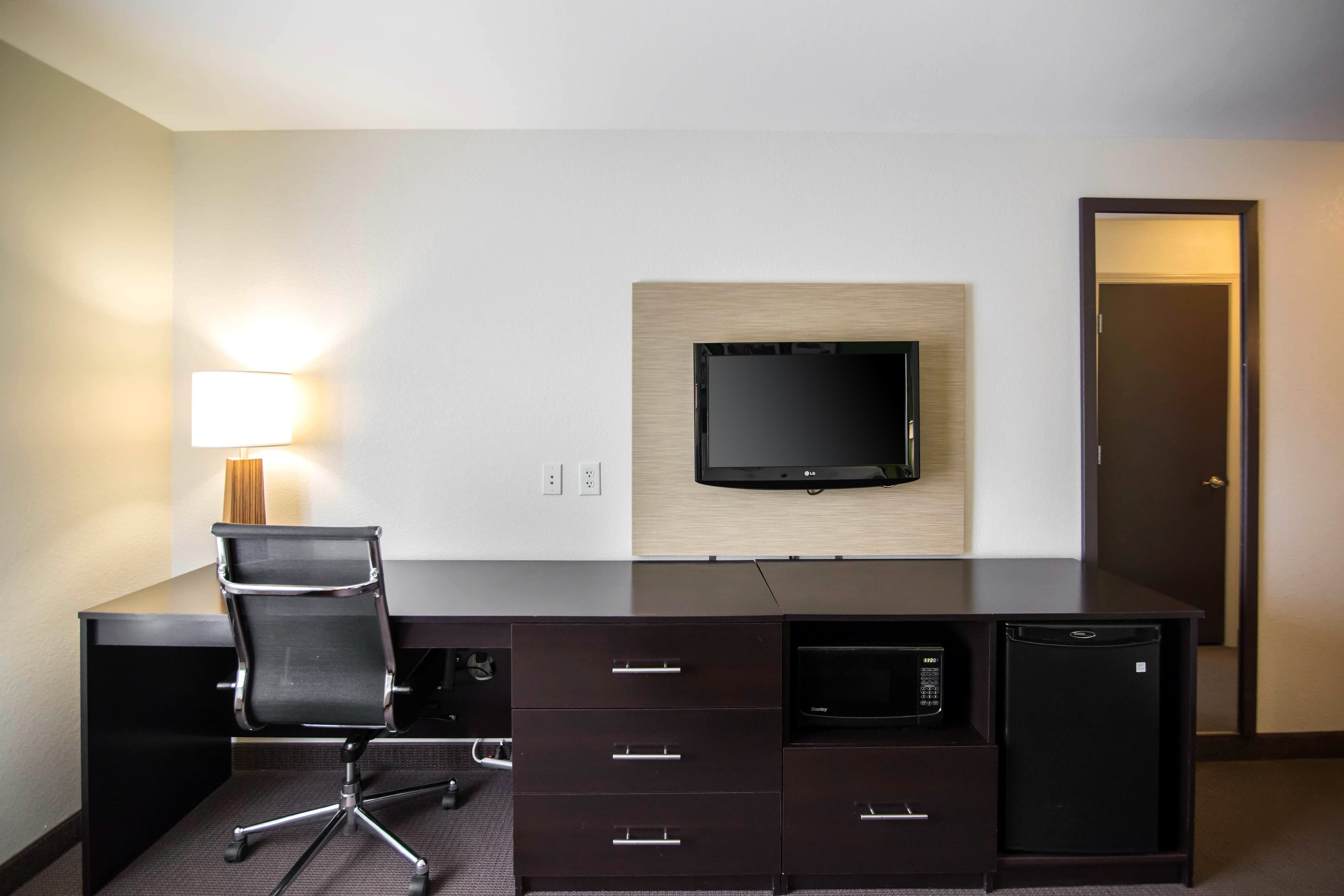 Sleep Inn & Suites Haysville - Wichita South - Image 4