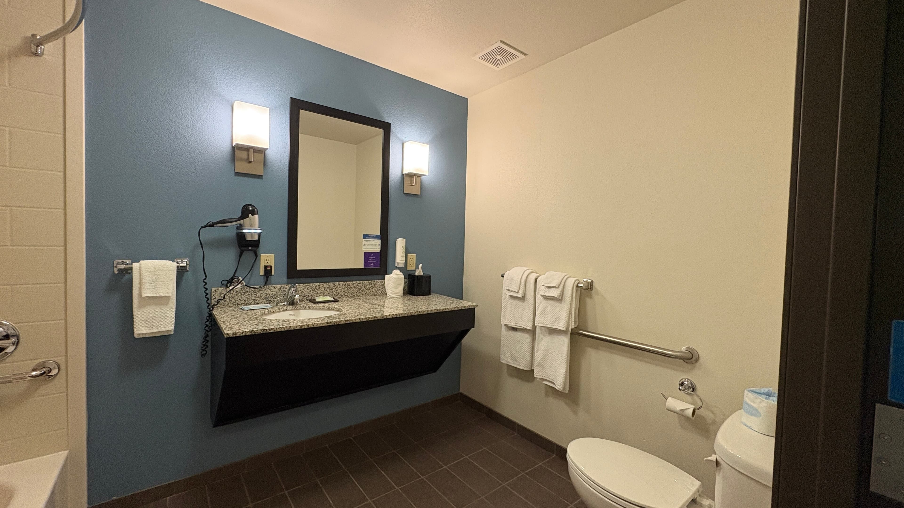Sleep Inn & Suites Fort Scott - Image 5