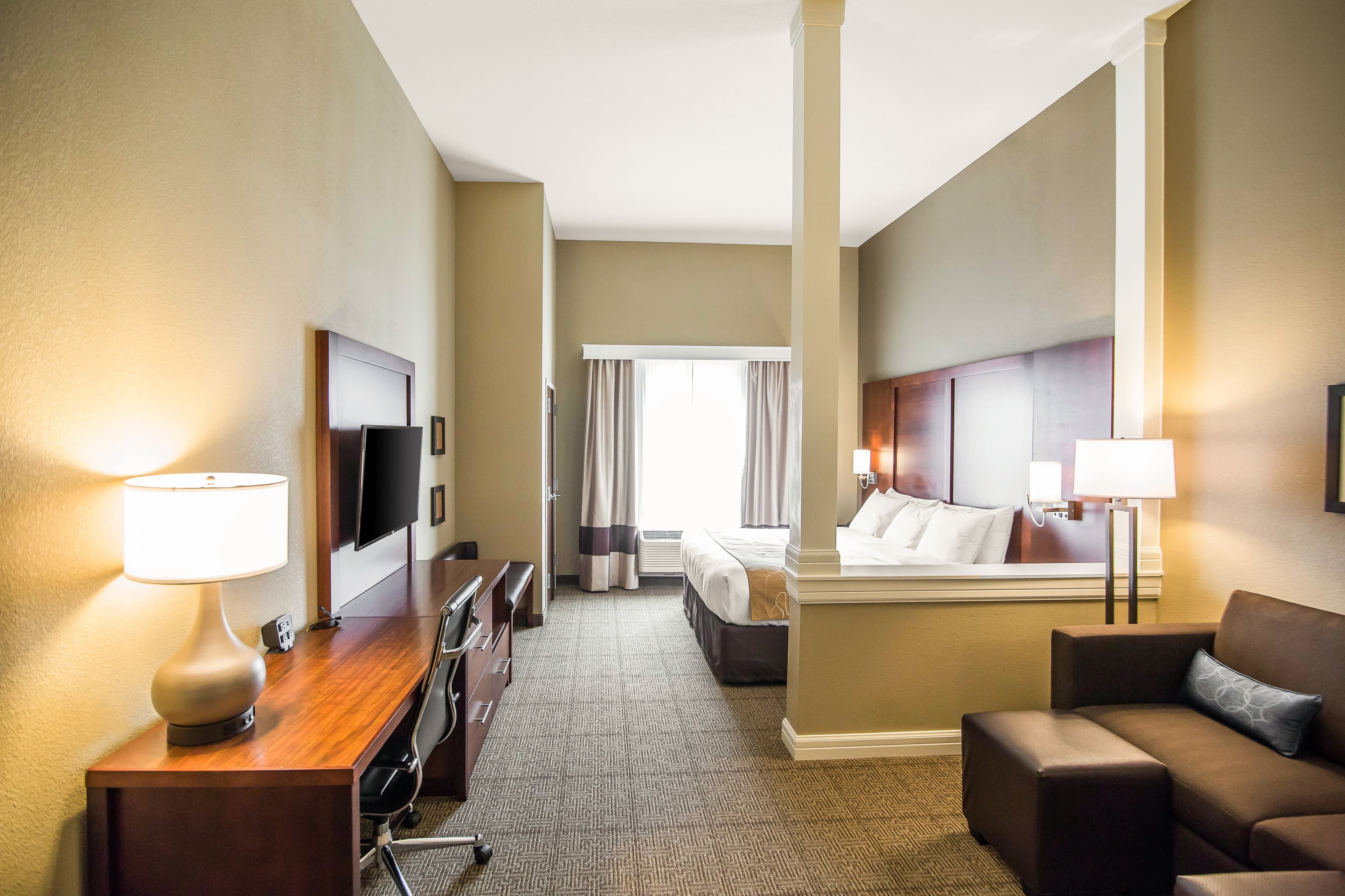 Comfort Suites Dodge City - Image 1