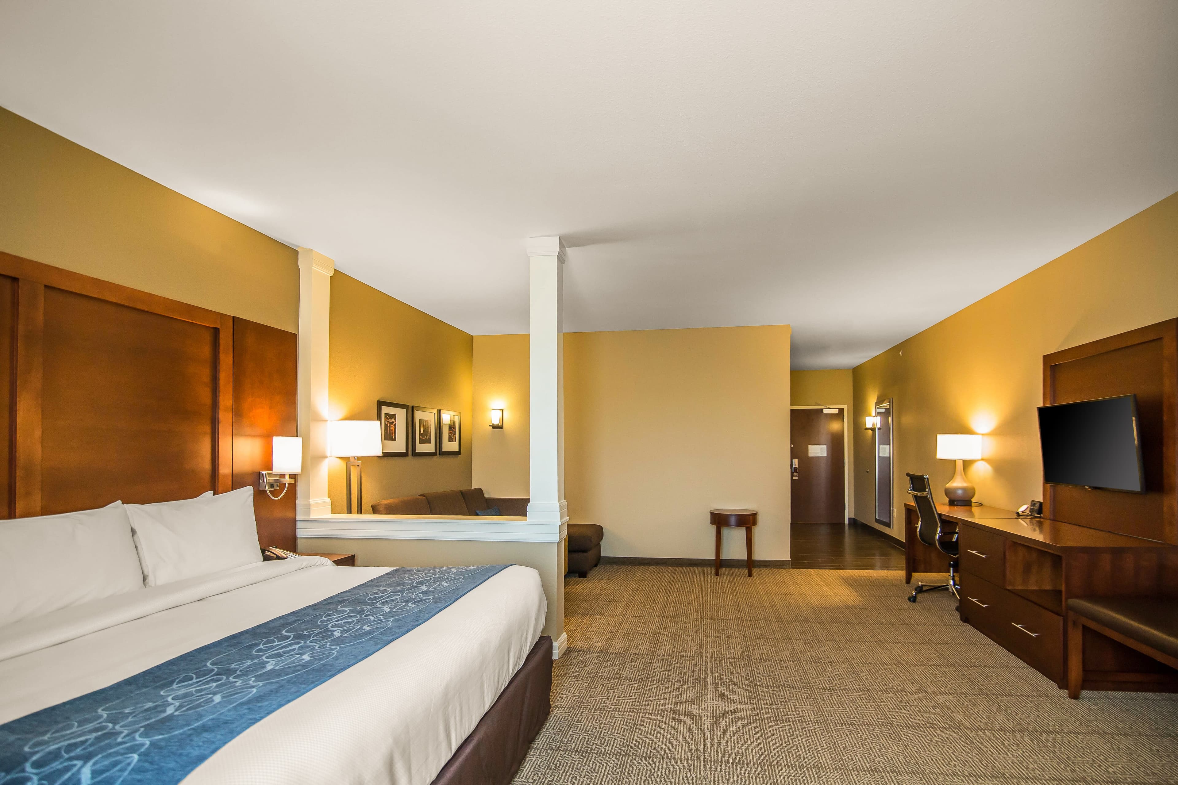 Comfort Suites Dodge City — 16