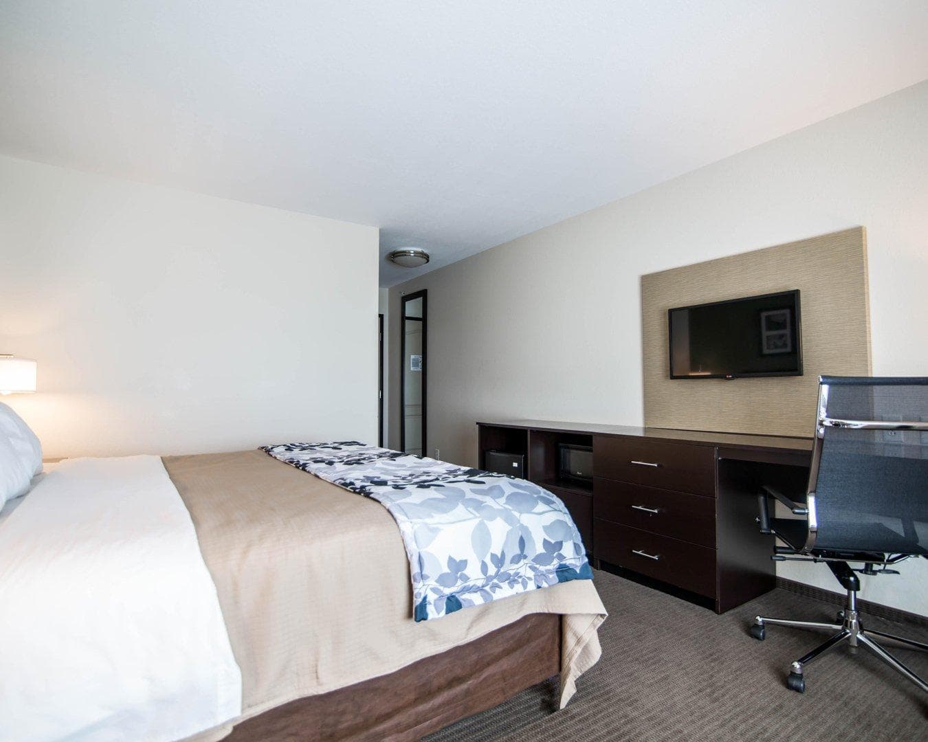 Sleep Inn & Suites & Conference Center - Image 4