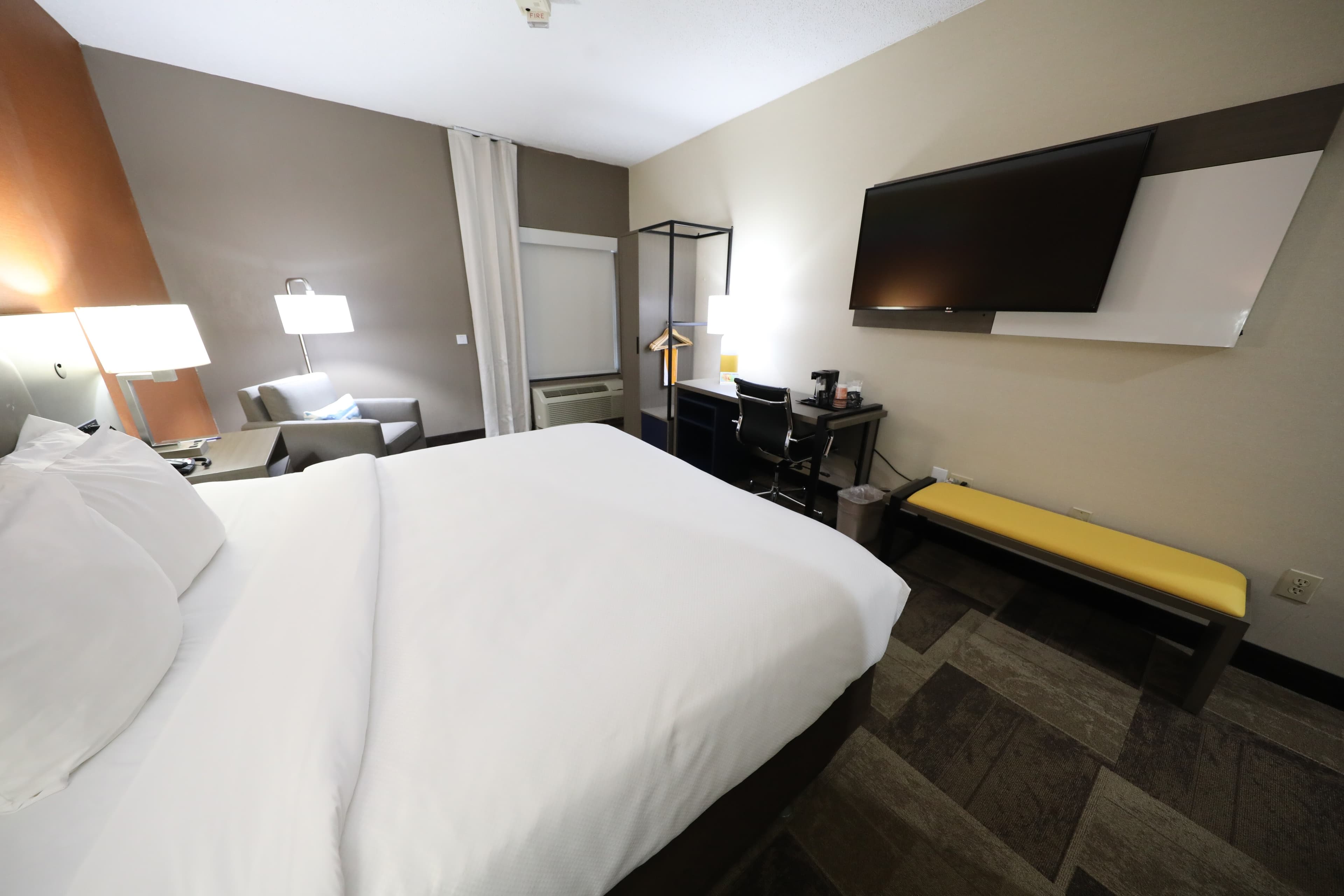 Comfort Inn & Suites Hutchinson - Image 4