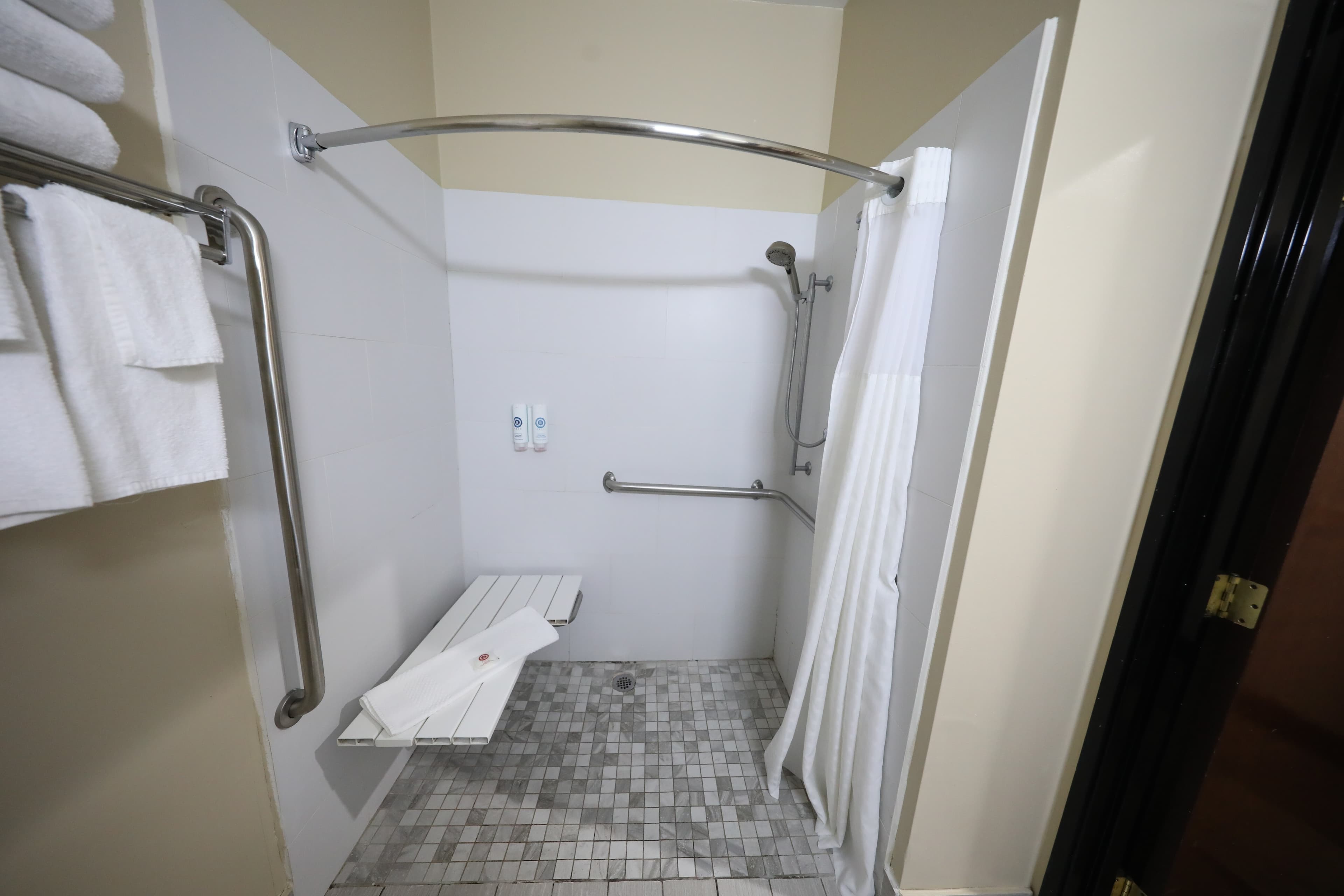 Comfort Inn & Suites Hutchinson — 13