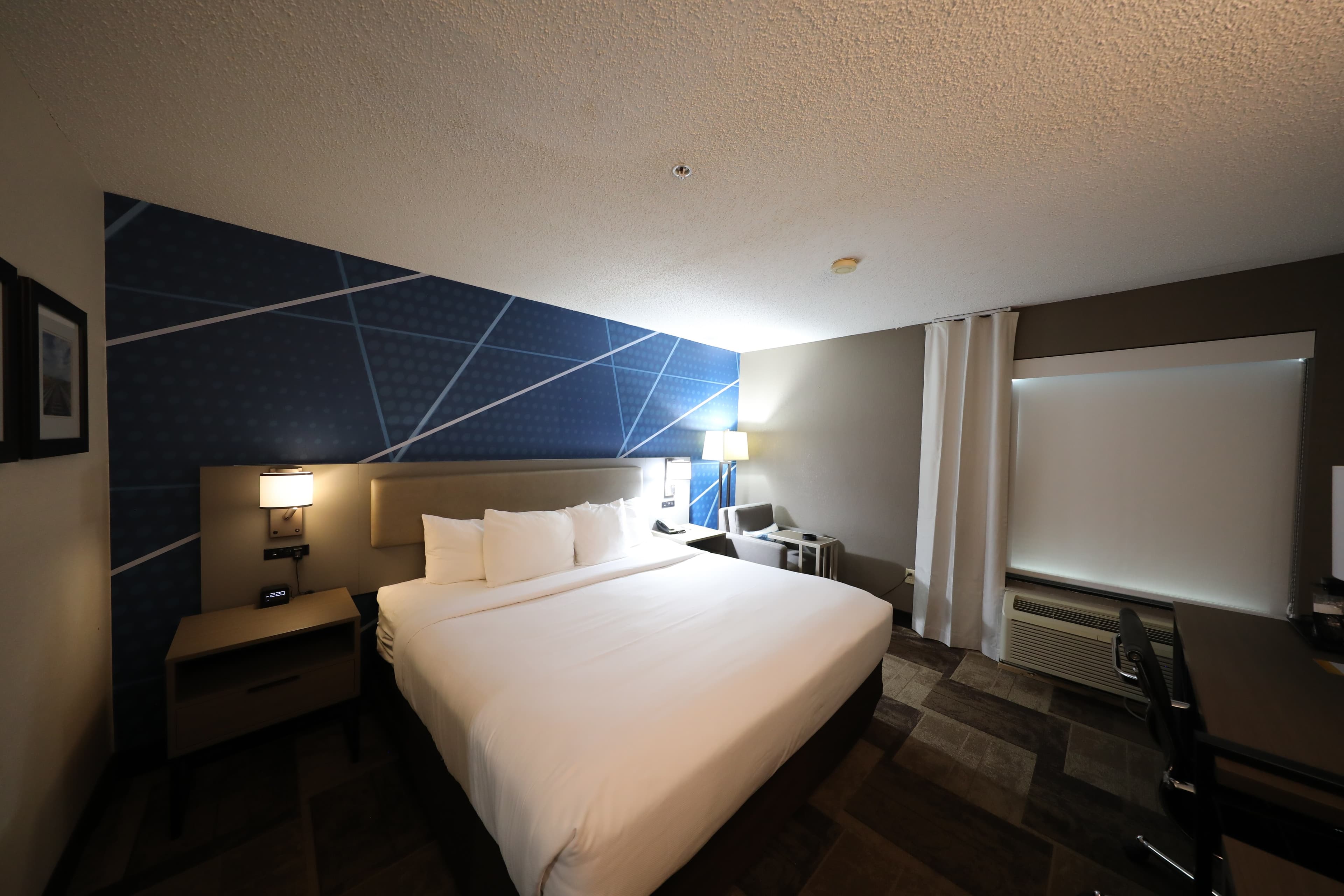 Comfort Inn & Suites Hutchinson - Image 2