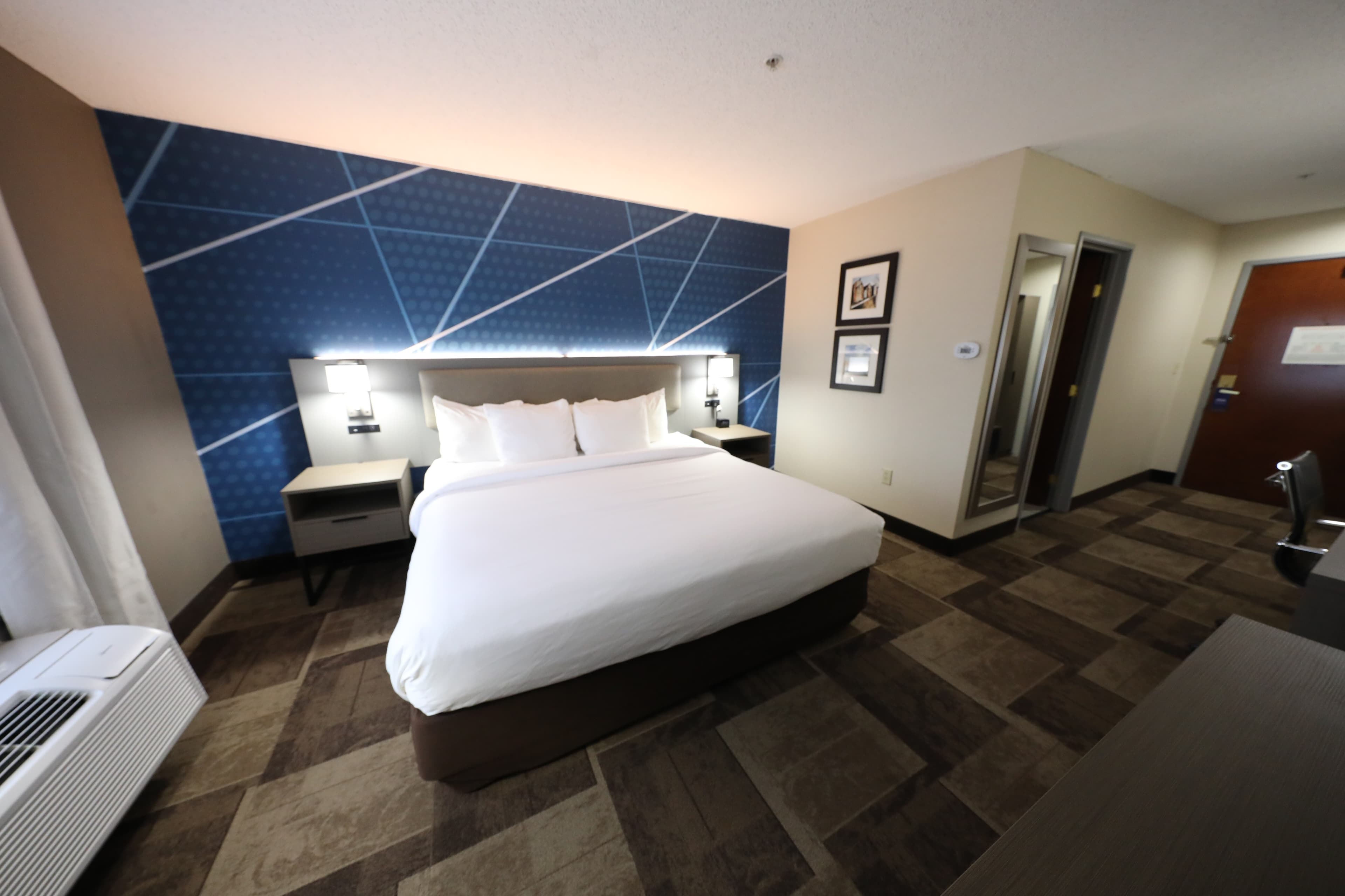 Comfort Inn & Suites Hutchinson - Image 3