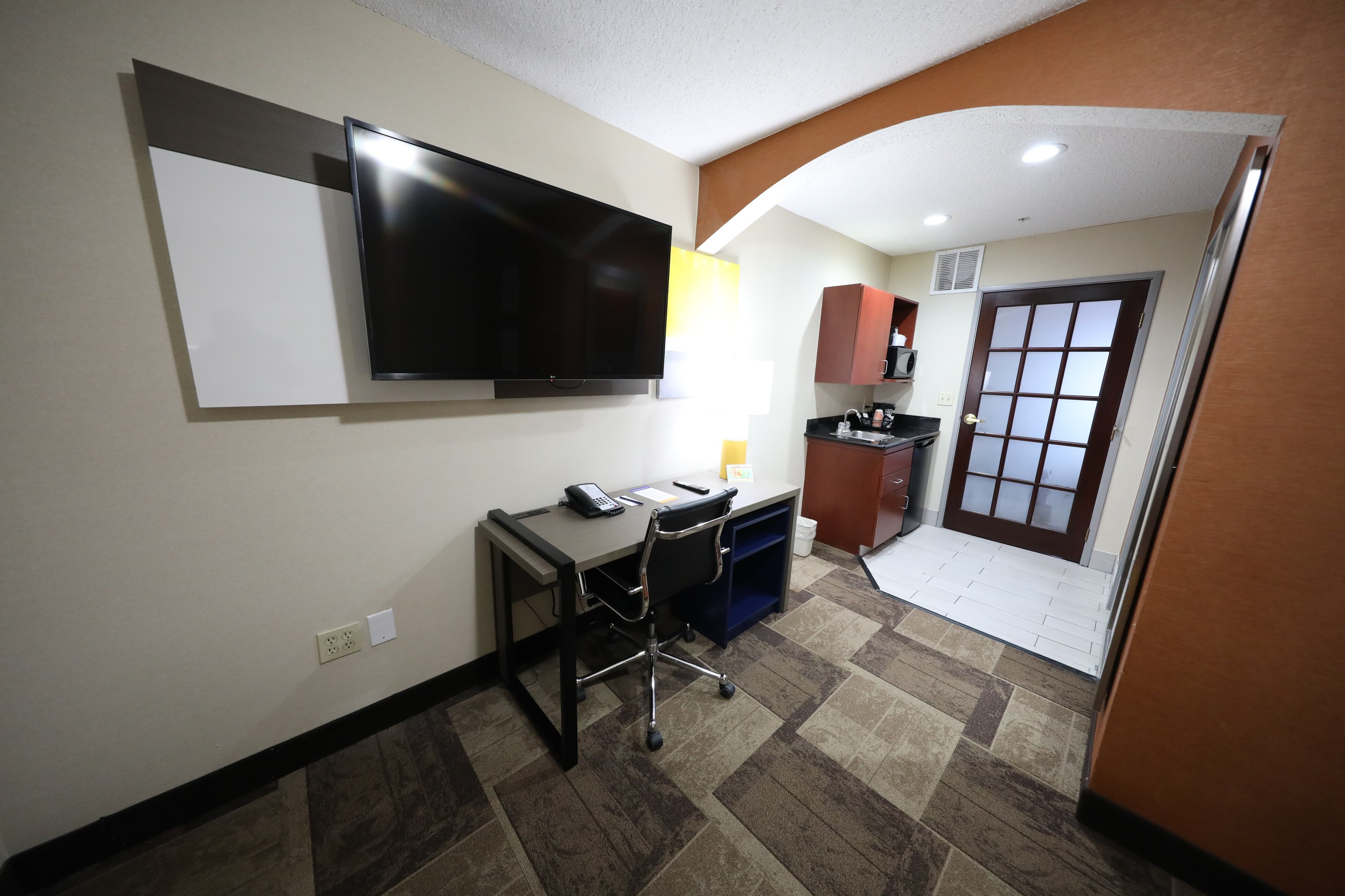 Comfort Inn & Suites Hutchinson — 46