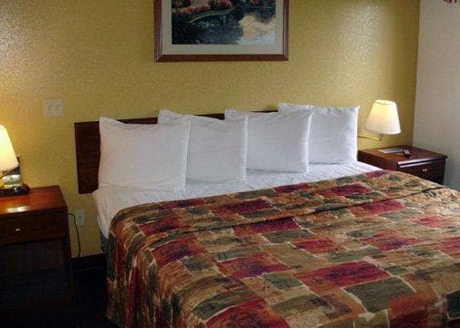 Rodeway Inn Salina North - Image 4
