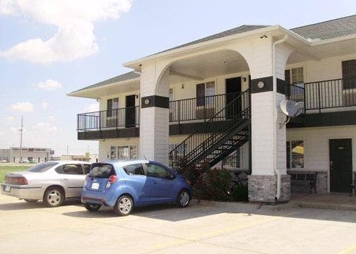 Rodeway Inn Goddard - Image 1