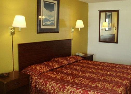 Rodeway Inn Goddard - Image 2