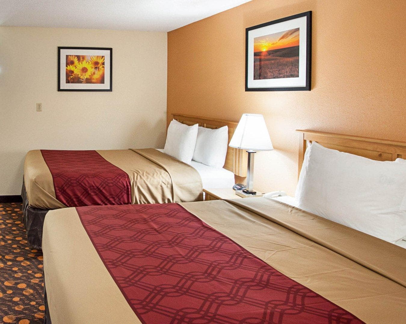 Econo Lodge Phillipsburg — 15