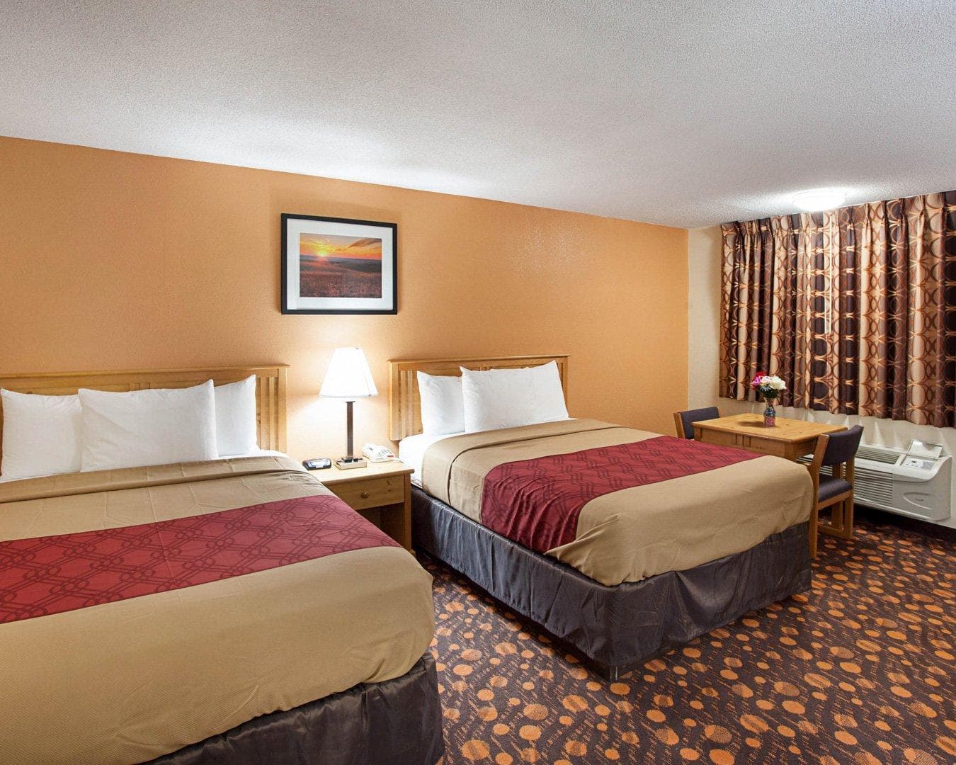 Econo Lodge Phillipsburg — 16