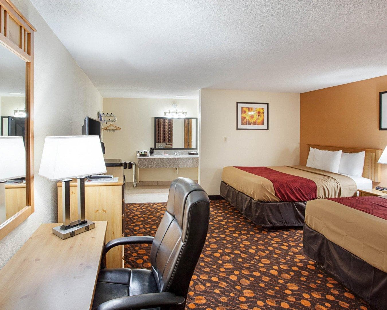 Econo Lodge Phillipsburg — 17