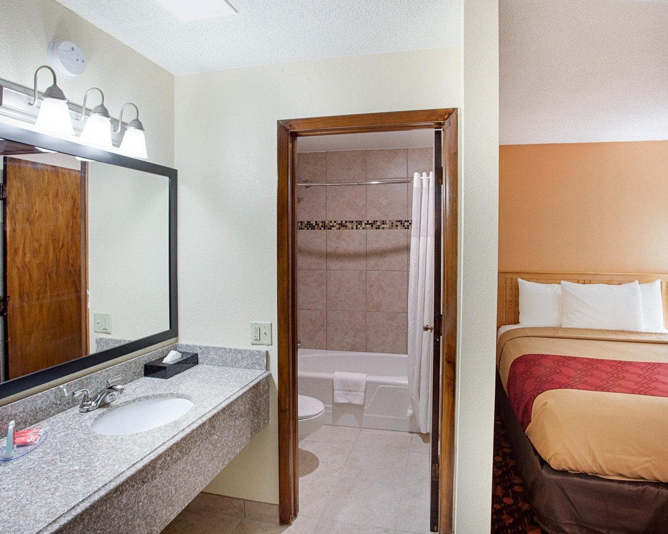 Econo Lodge Phillipsburg — 18