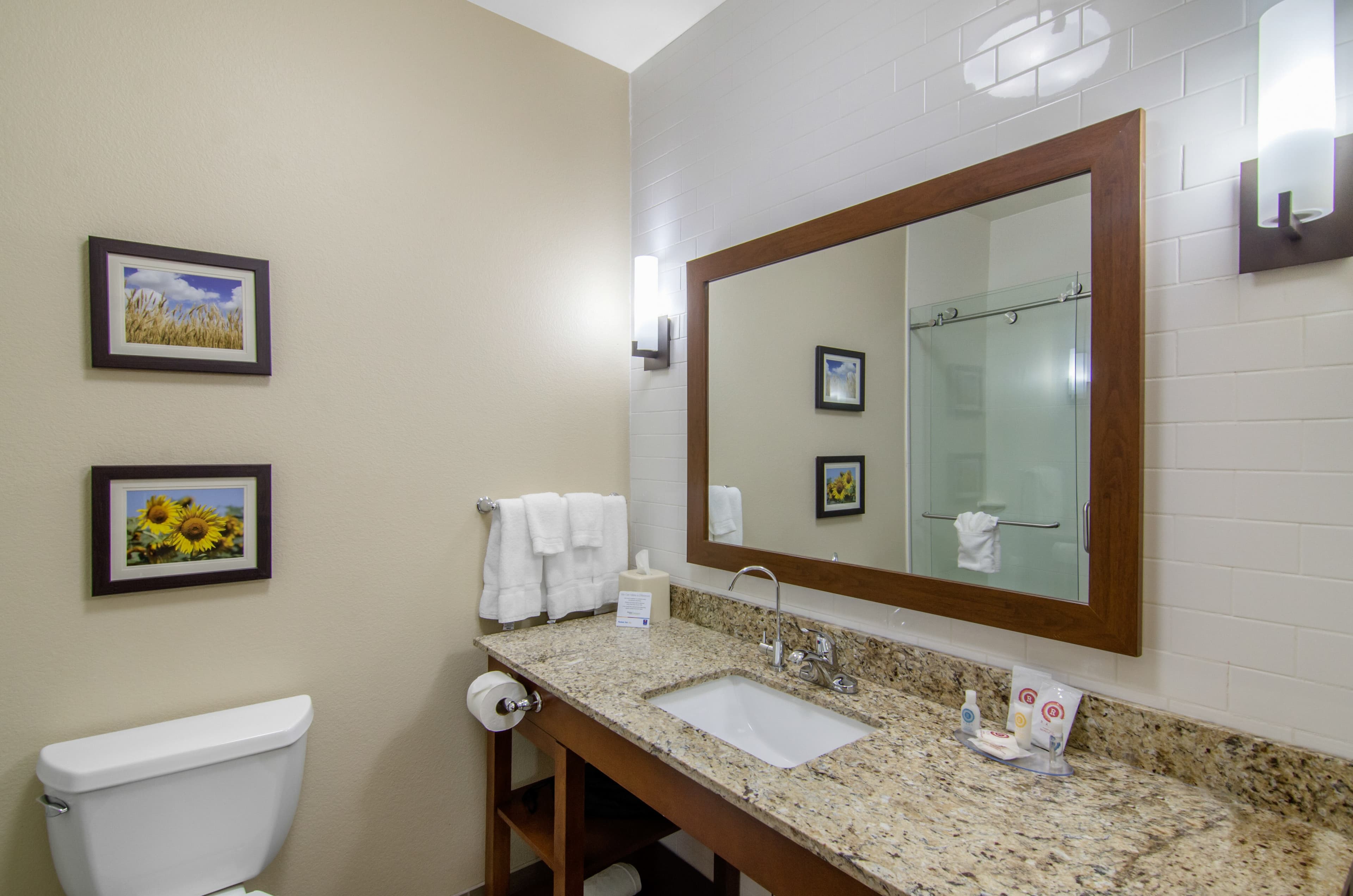Comfort Inn & Suites Shawnee - Kansas City - Image 5