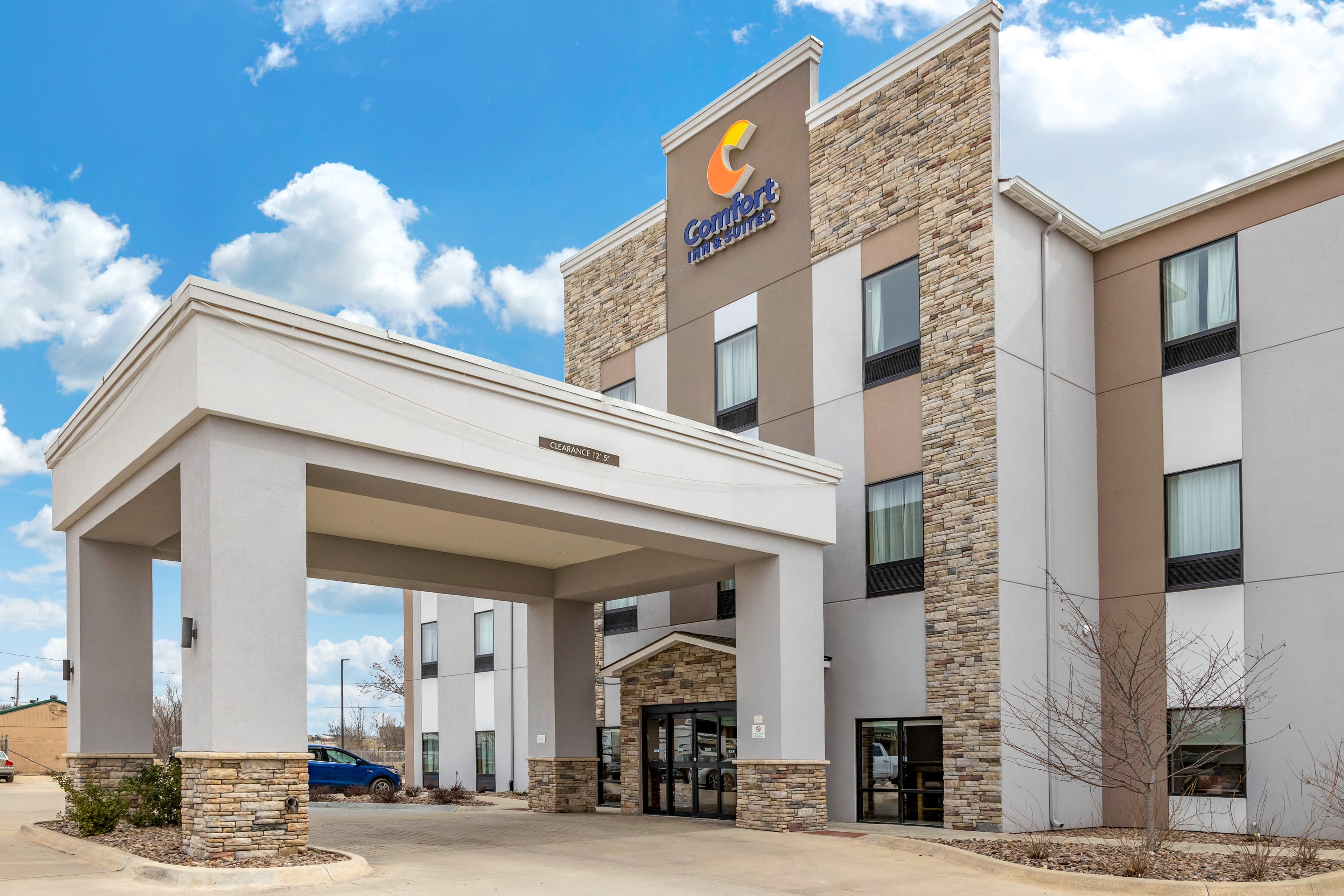 Comfort Inn & Suites Augusta - Image 1