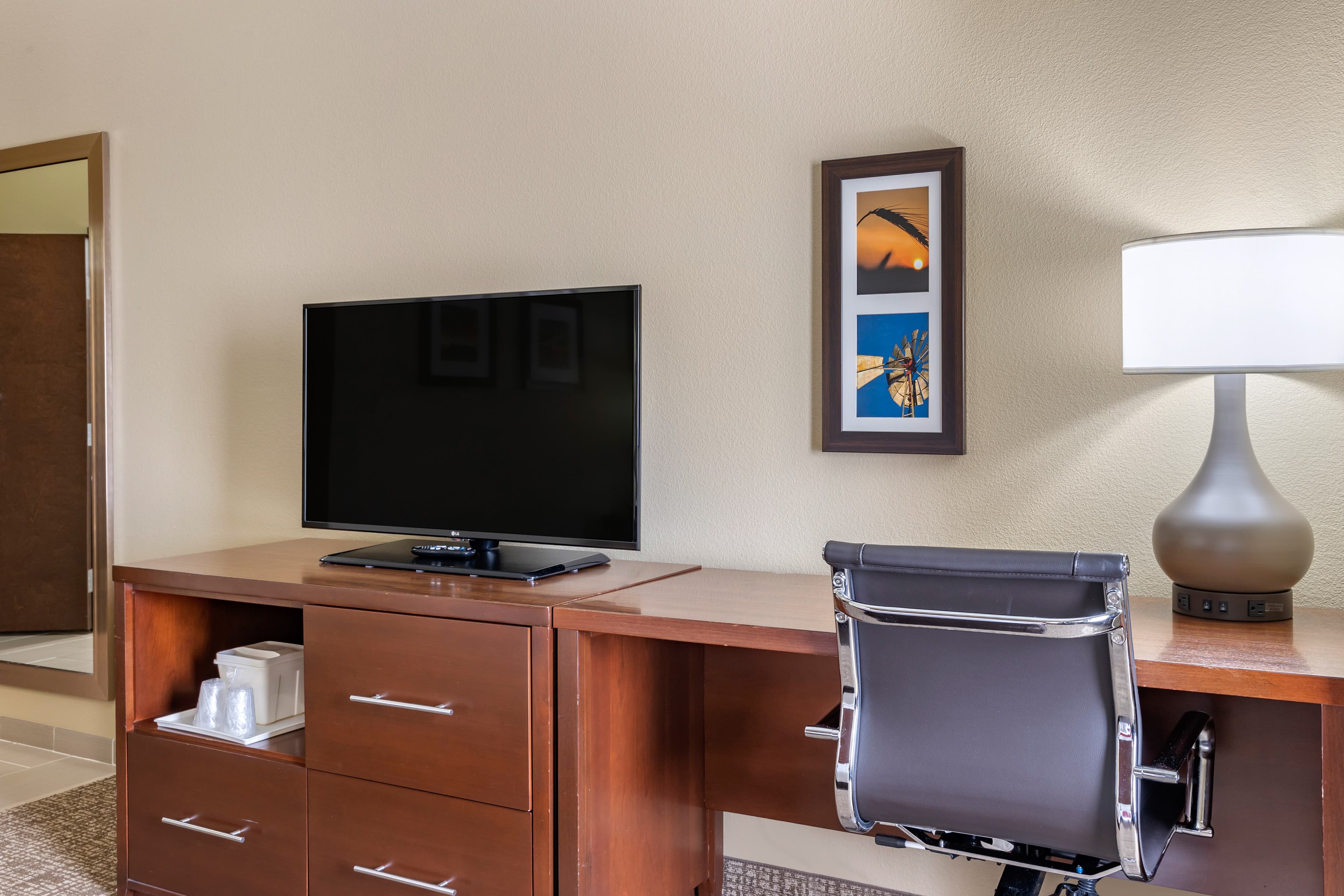 Comfort Inn & Suites Augusta - Image 4