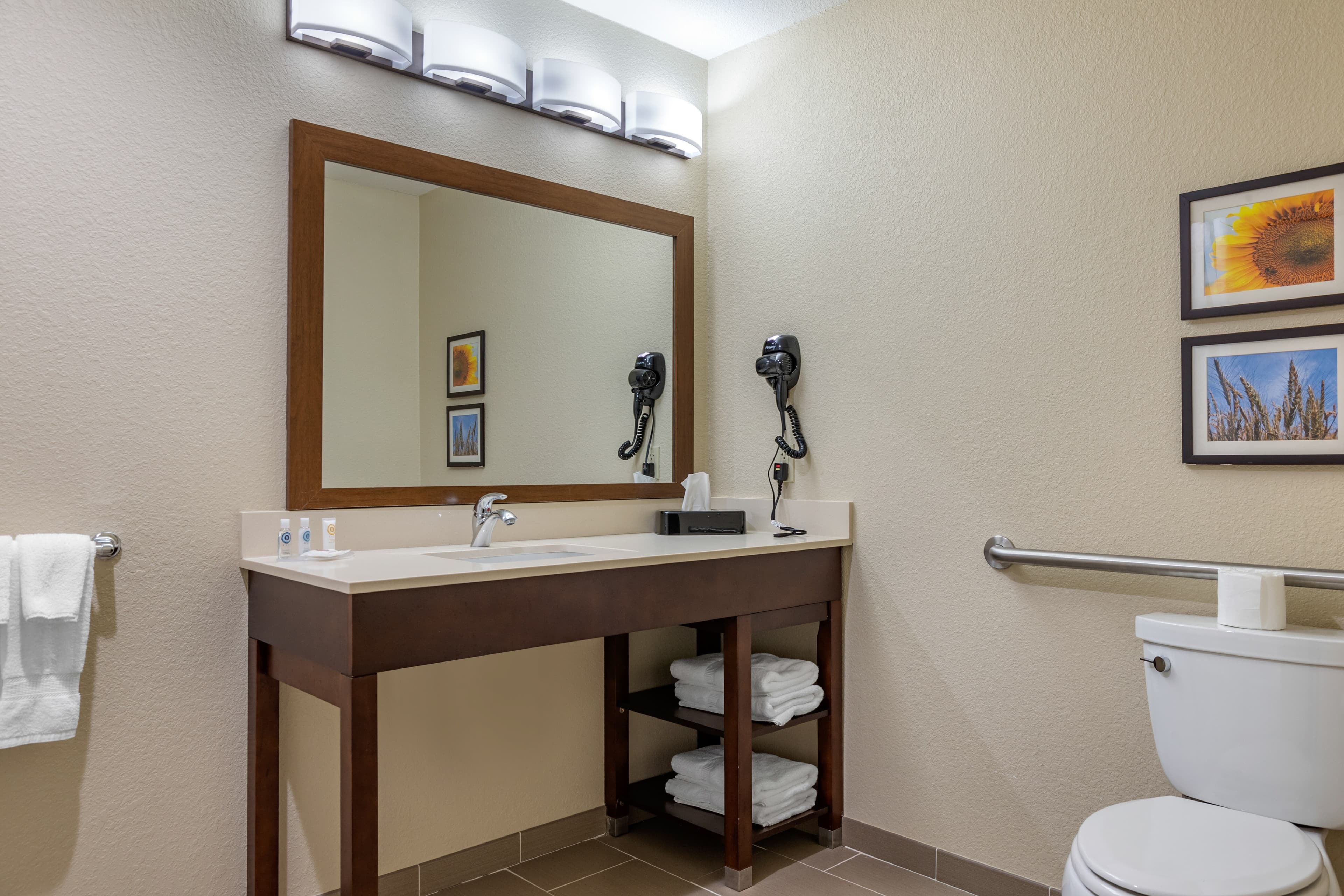 Comfort Inn & Suites Augusta — 8