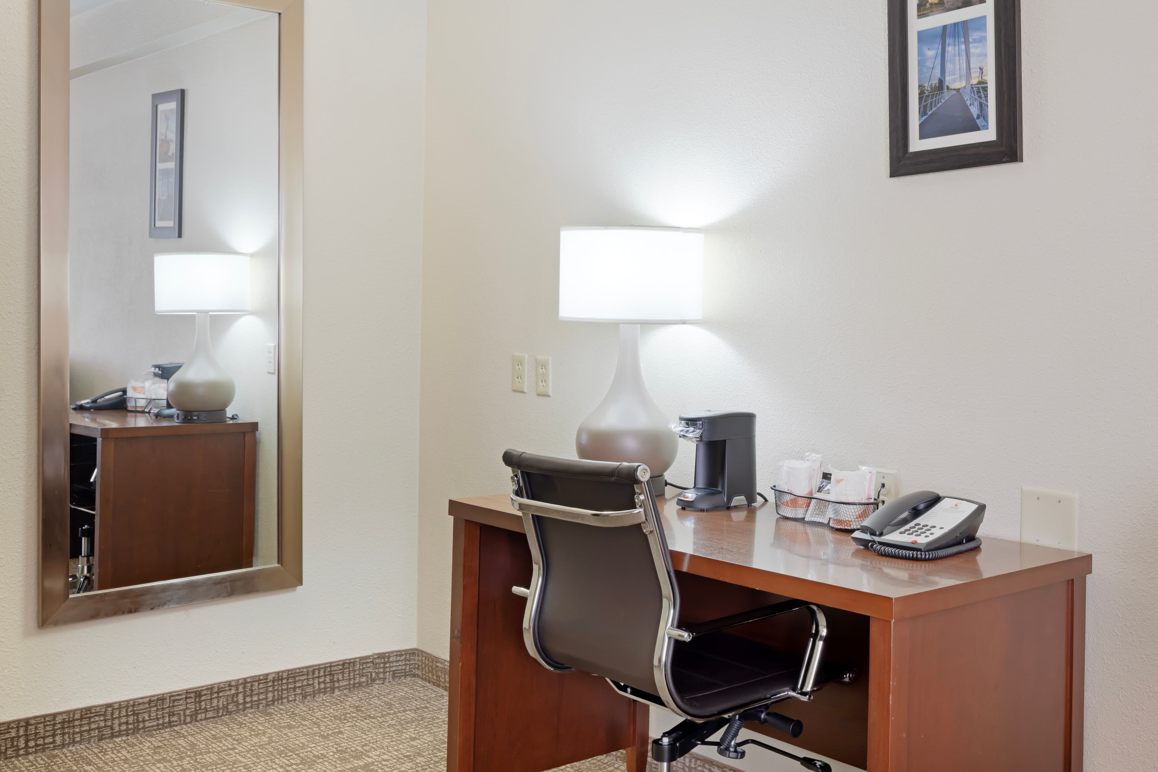 Comfort Inn & Suites Wichita Northeast - Image 4