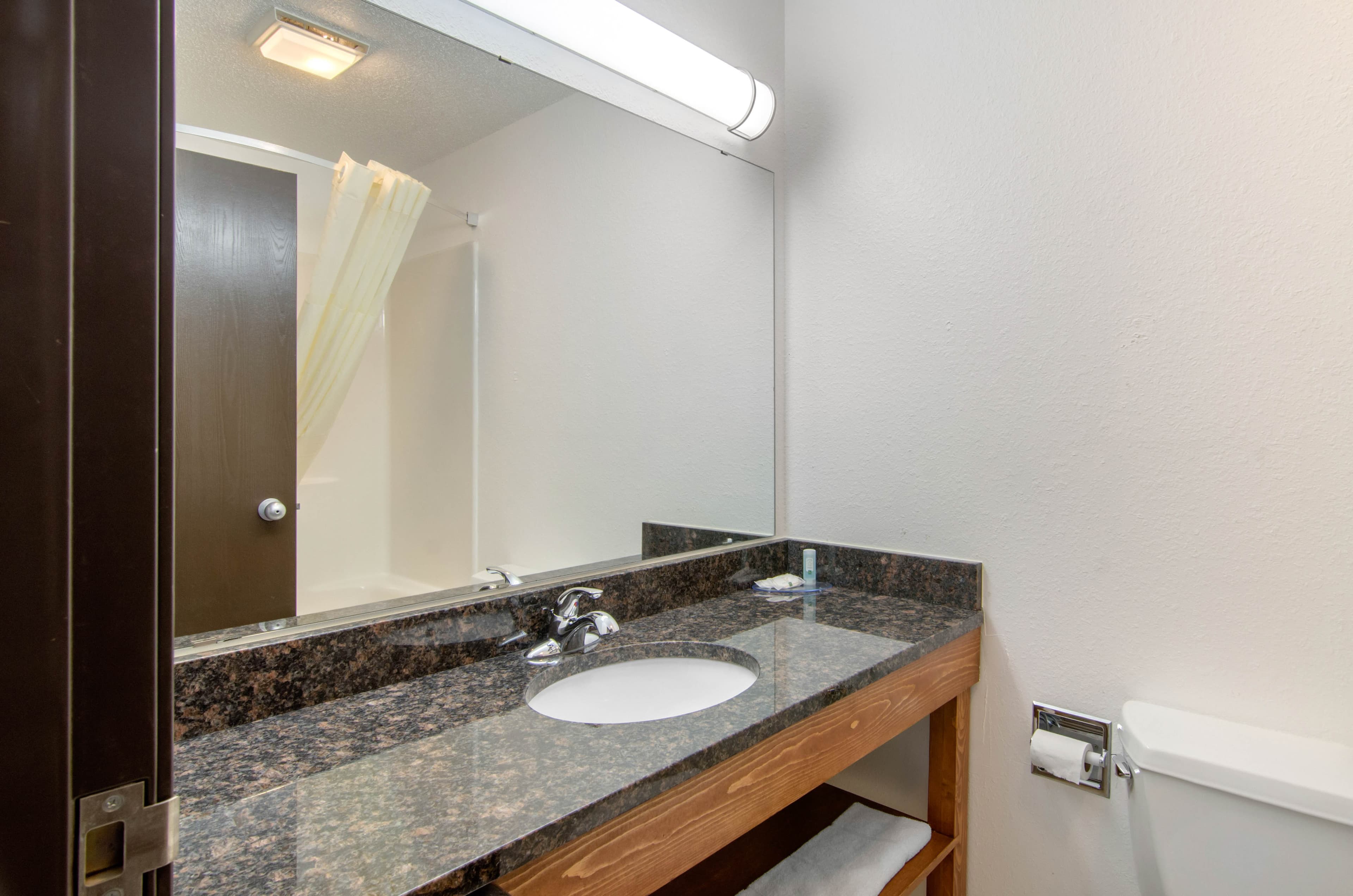 Quality Inn Russell — 23