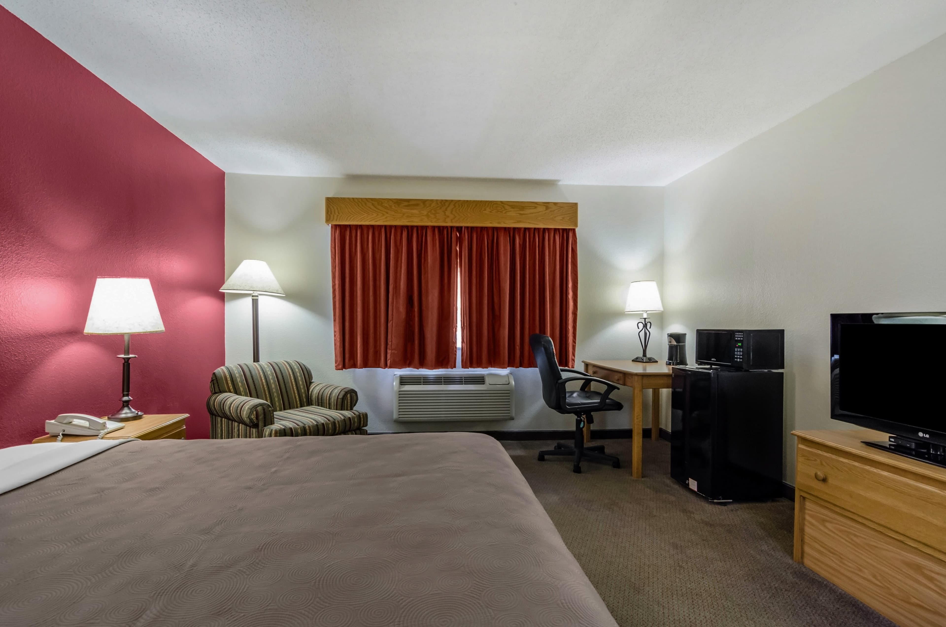Rodeway Inn Hesston - Image 3
