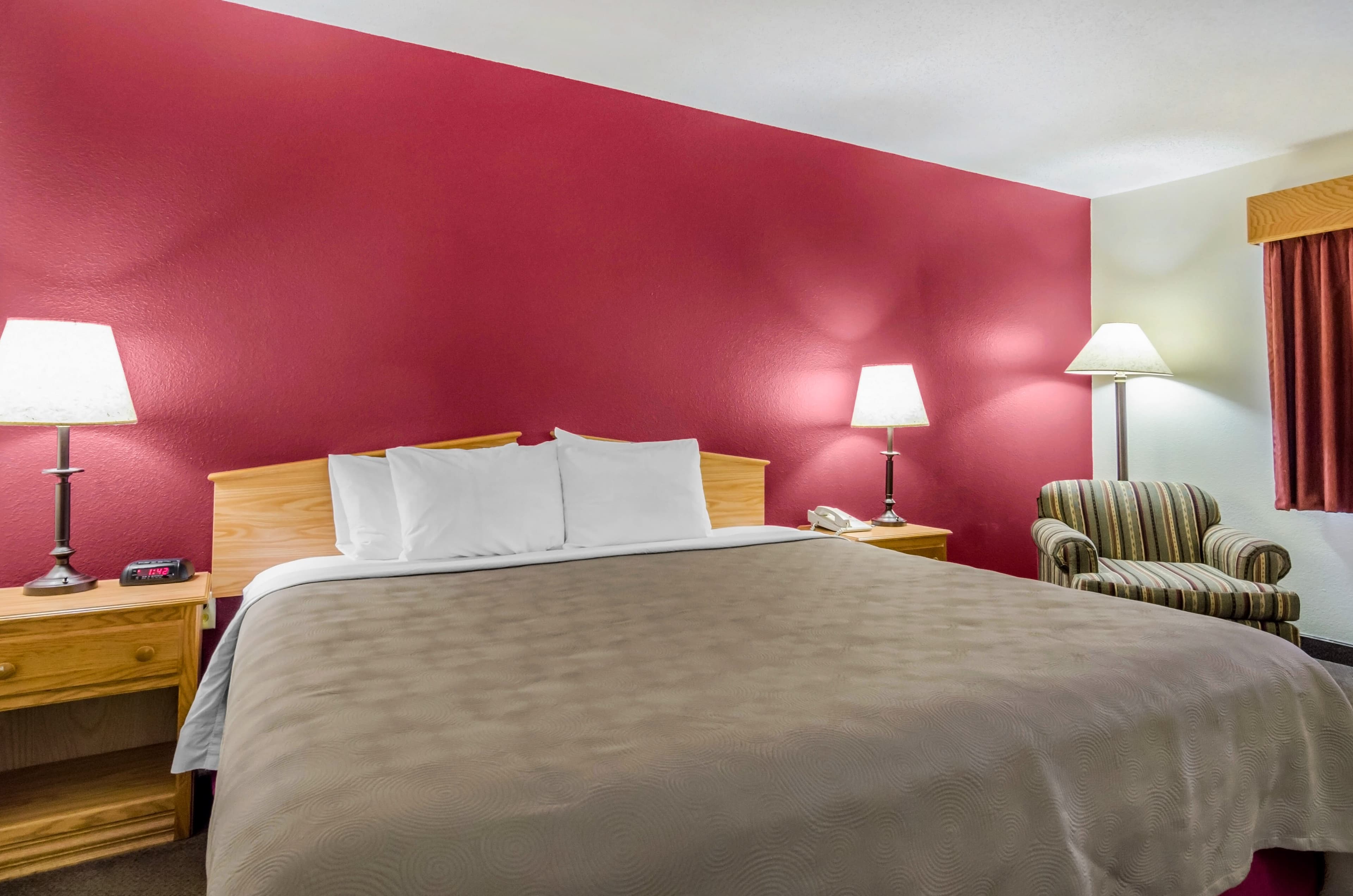 Rodeway Inn Hesston - Image 4