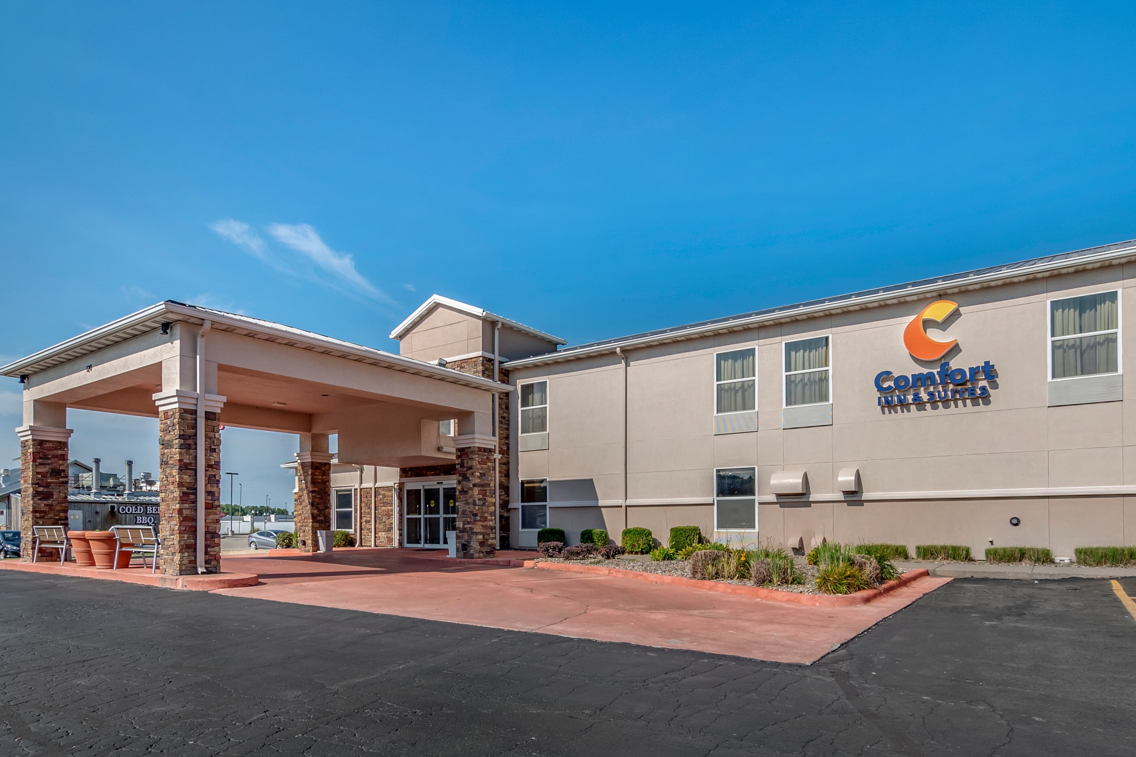 Comfort Inn & Suites Junction City - near Fort Riley - Image 1