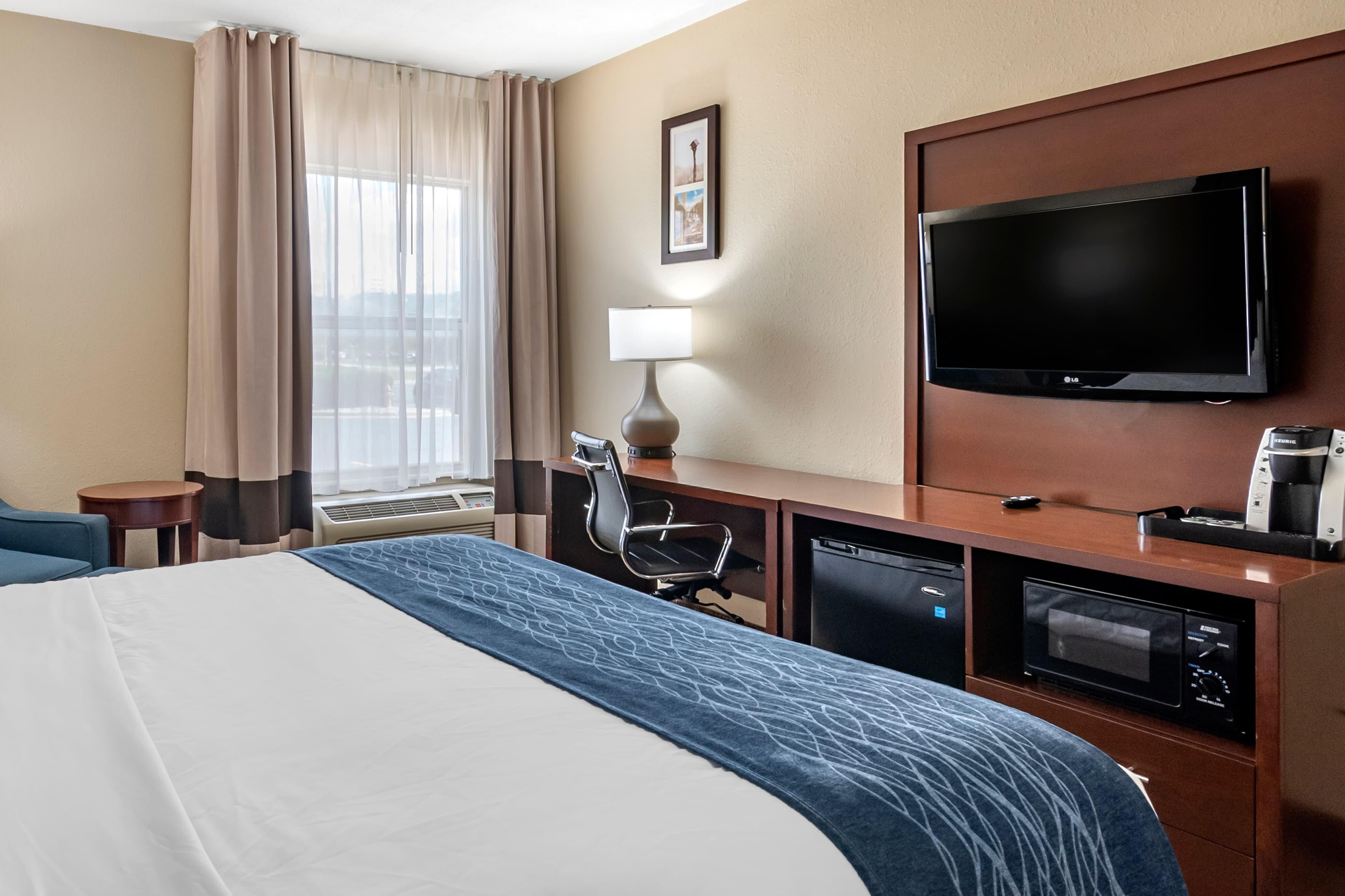 Comfort Inn & Suites Junction City - near Fort Riley - Image 3