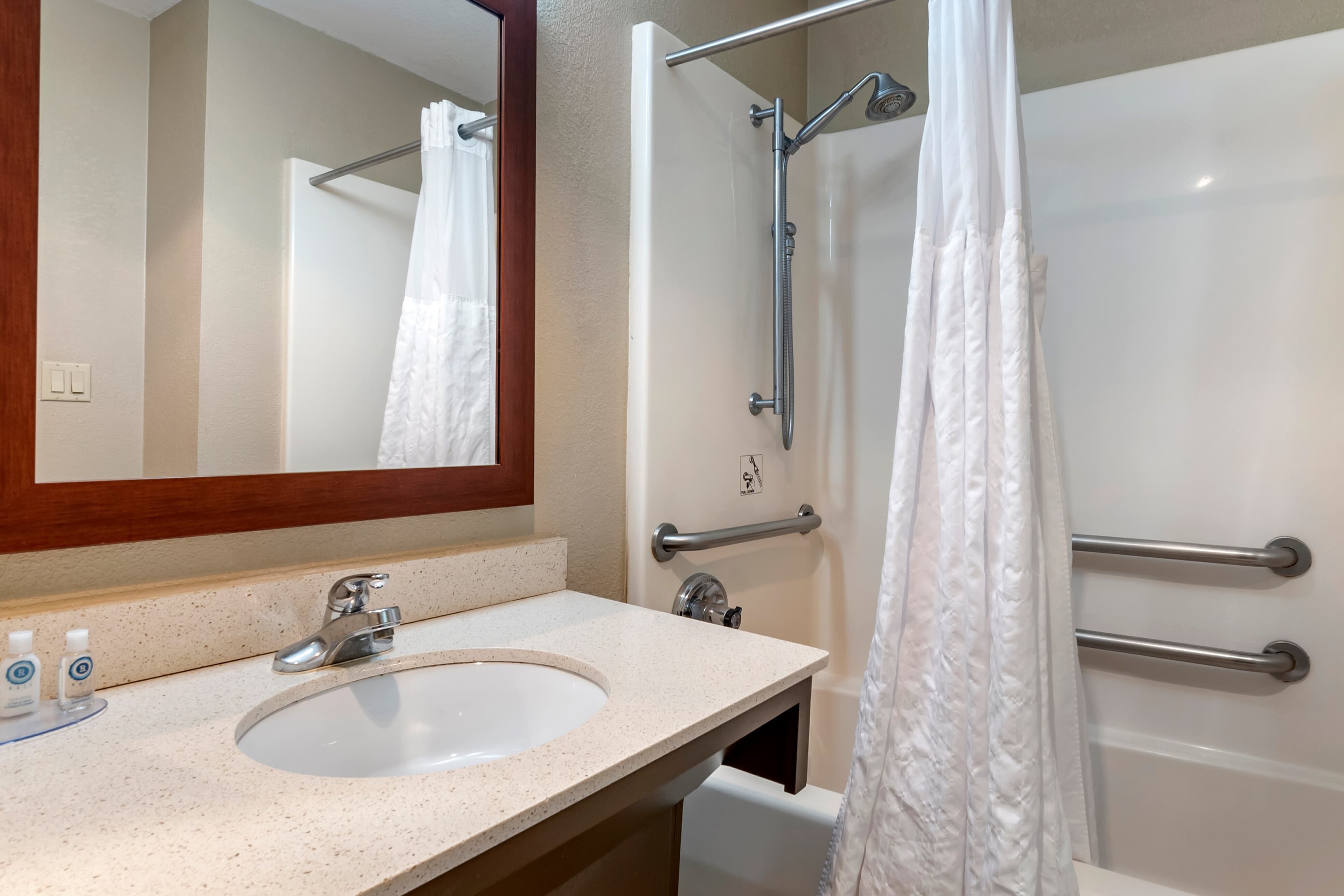 Comfort Inn & Suites Junction City - near Fort Riley - Image 5