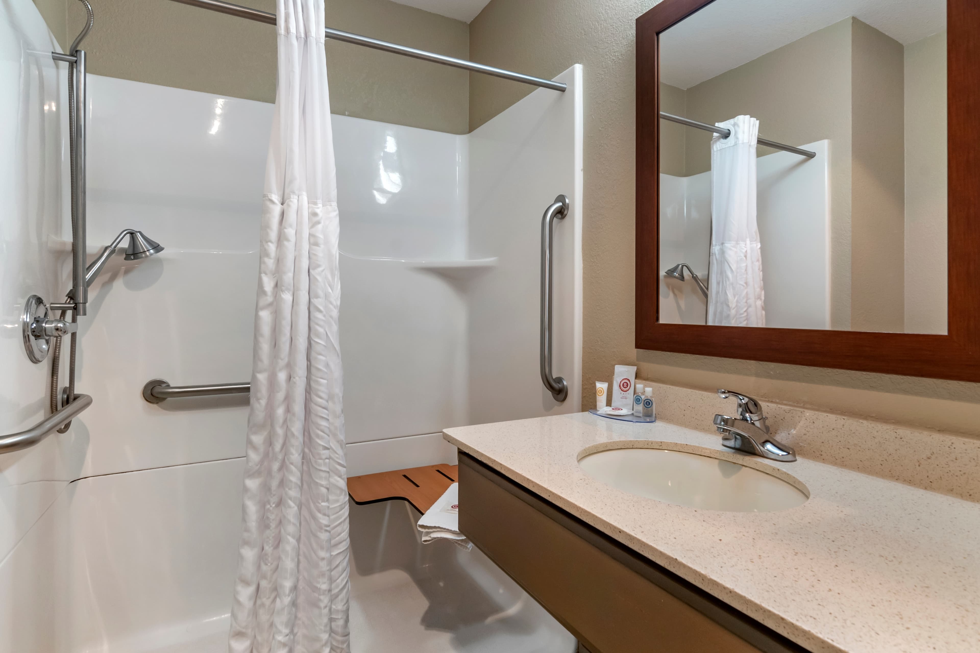 Comfort Inn & Suites Junction City - near Fort Riley — 9