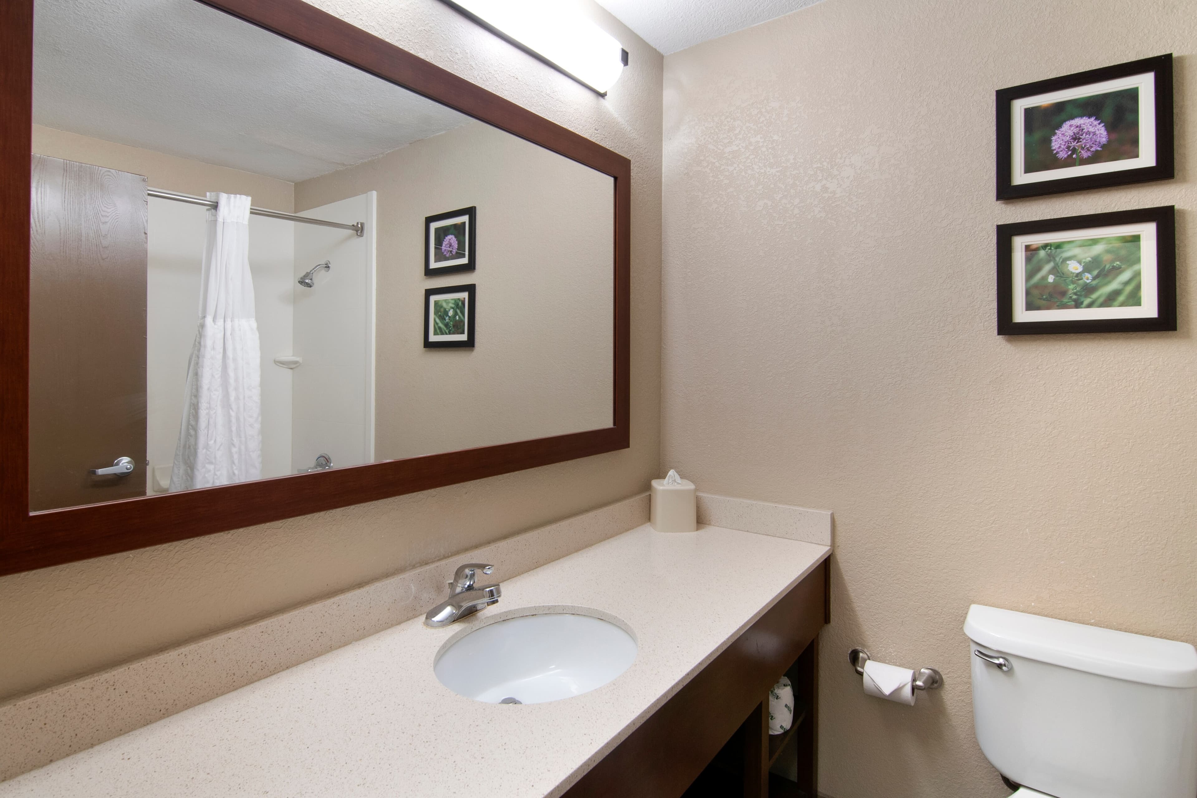 Comfort Inn & Suites Junction City - near Fort Riley — 25