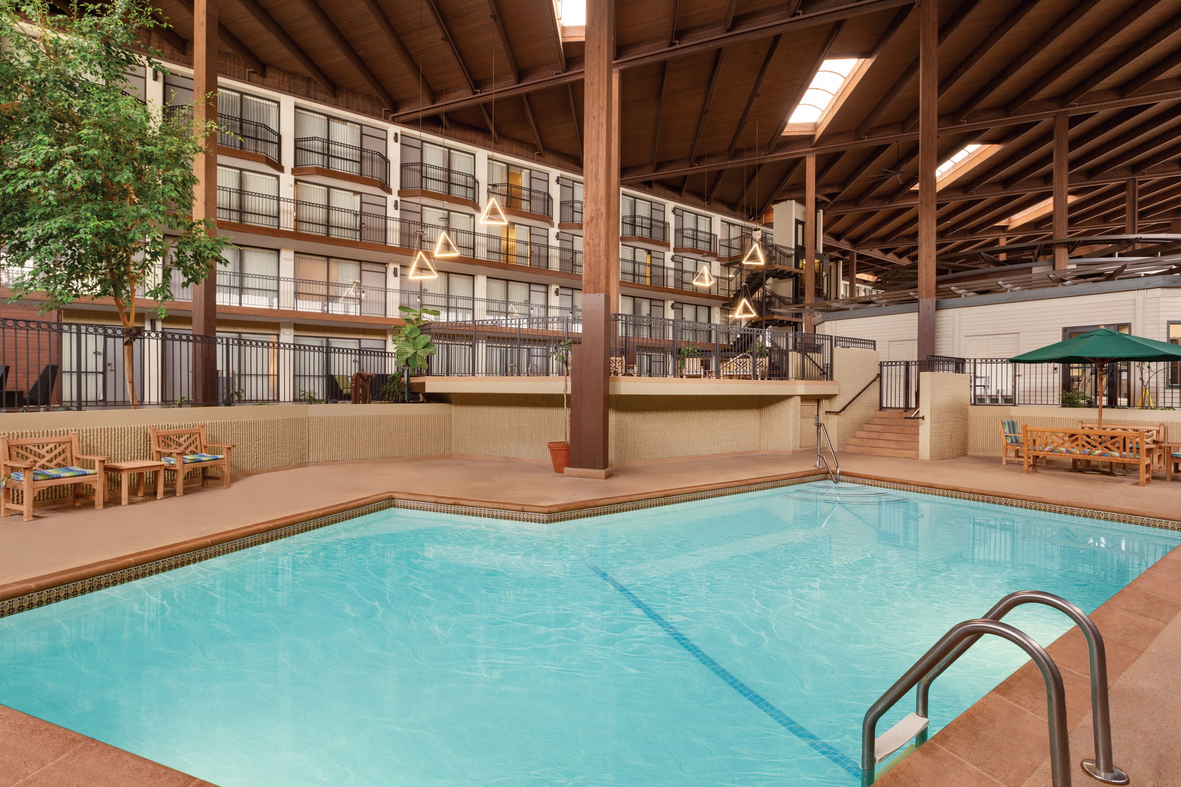 Radisson Hotel Lenexa Overland Park - Image 1